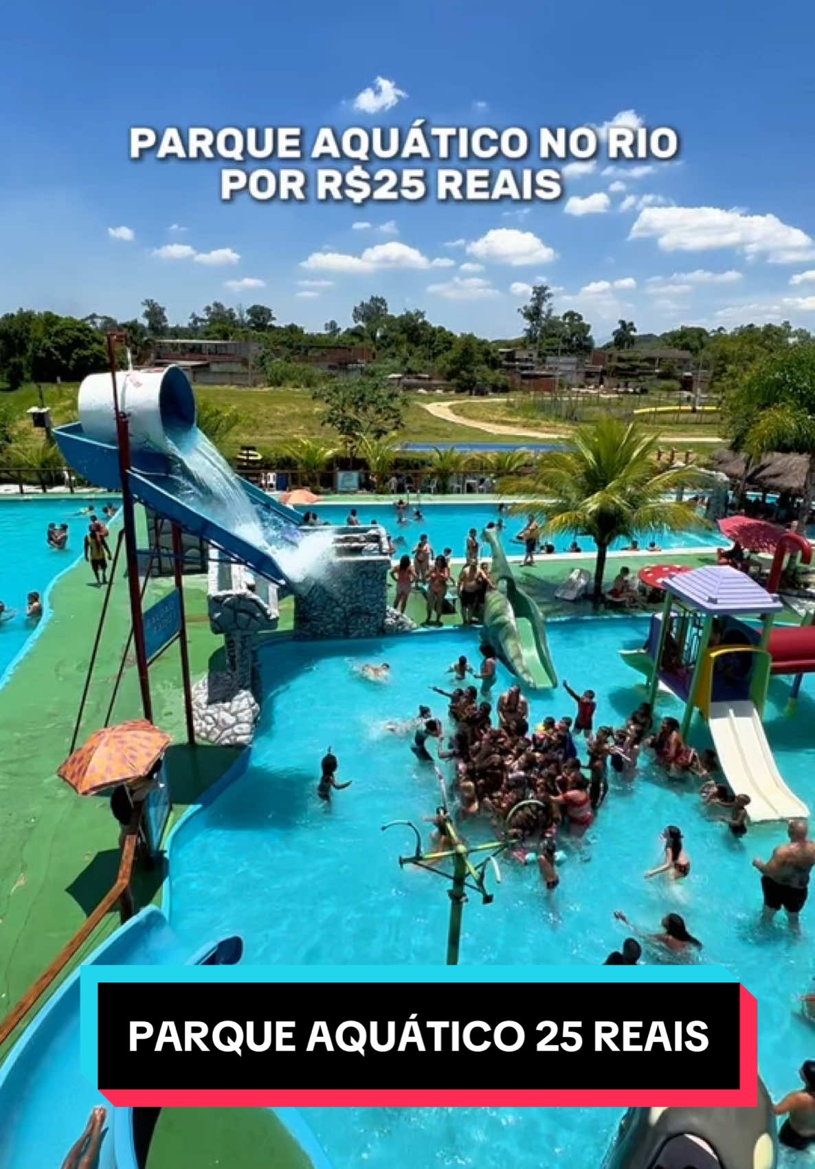 PARQUE AQUÁTICO COM MUITAS ATRAÇÕES POR R$25! 🫧☀️ 📌 Já deixa seu LIKE e SALVA essa dica que é um achado! 💙 Conhecemos o @sitioh2o, um lugar perfeito para PASSAR O DIA e RELAXAR! 😍 ❕INFORMAÇÕES SOBRE O LOCAL❕ O local possui diversas PISCINAS tanto para adultos quanto para crianças, JOGOS, TOBOÁGUAS, BALDÕES, PLAYGROUND INFANTIL, SHOW AO VIVO, FAZENDINHA, MINI ZOO,  CHURRASQUEIRAS disponíveis para reserva e MUITO MAIS! Ah, e é permitido entrar com comida e água! Mas eles também possuem RESTAURANTES com comida de primeira! 😋 ❗VALORES DO LOCAL❗ O Day Use é R$25 de segunda a sexta e R$30 aos sábados, domingos e feriados. 💵 OUTROS VALORES:  🔹Aniversariante do dia possui GRATUIDADE!  🔹Crianças de 5 a 10 anos pagam MEIA e as menores de 5 entram GRATUITAMENTE! 🔹Acima de 60 anos pagam MEIA! ❕ INFORMAÇÕES SOBRE O DAY USE❕ 📆 Segunda a Sexta 🕒 10h às 17h 📆 Sábado, Domingo e Feriados 🕓 09h às 17h 📍Estrada Guaropé, 1003, Amapá, Duque de Caxias - Rio de Janeiro 🔸Para mais informações, acesse a página @sitioh2o #parqueaquatico #dayuse #ferias #lugaresincriveis #duquedecaxias #riodejaneiro 