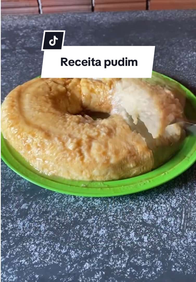 Gente da próxima vez faço o pudim do jeito tradicional mesmo😂 Esse aí saiu muito feio #pudim #receitapudim #pudimtradicional #receitas #sobremesa 