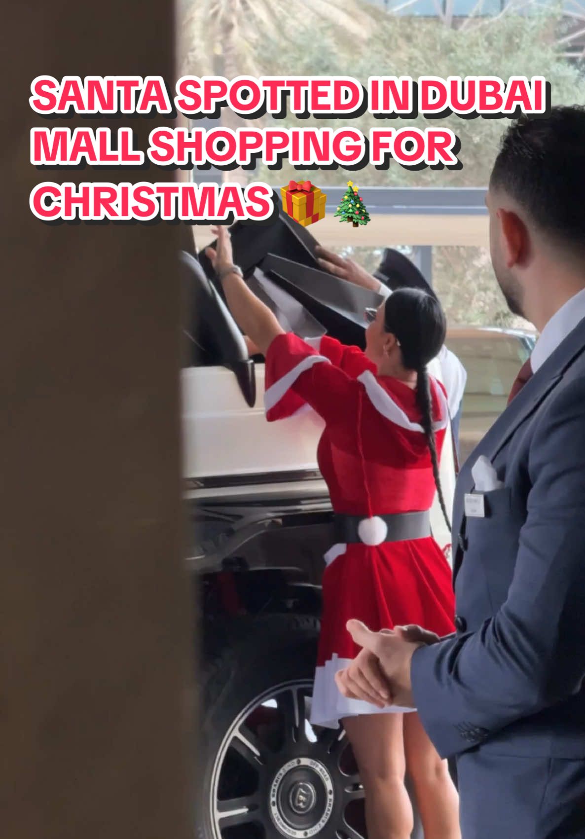 🤶 spotted shopping in Dubai Mall… Dubai Flex #bts #christmas #santaclaus 