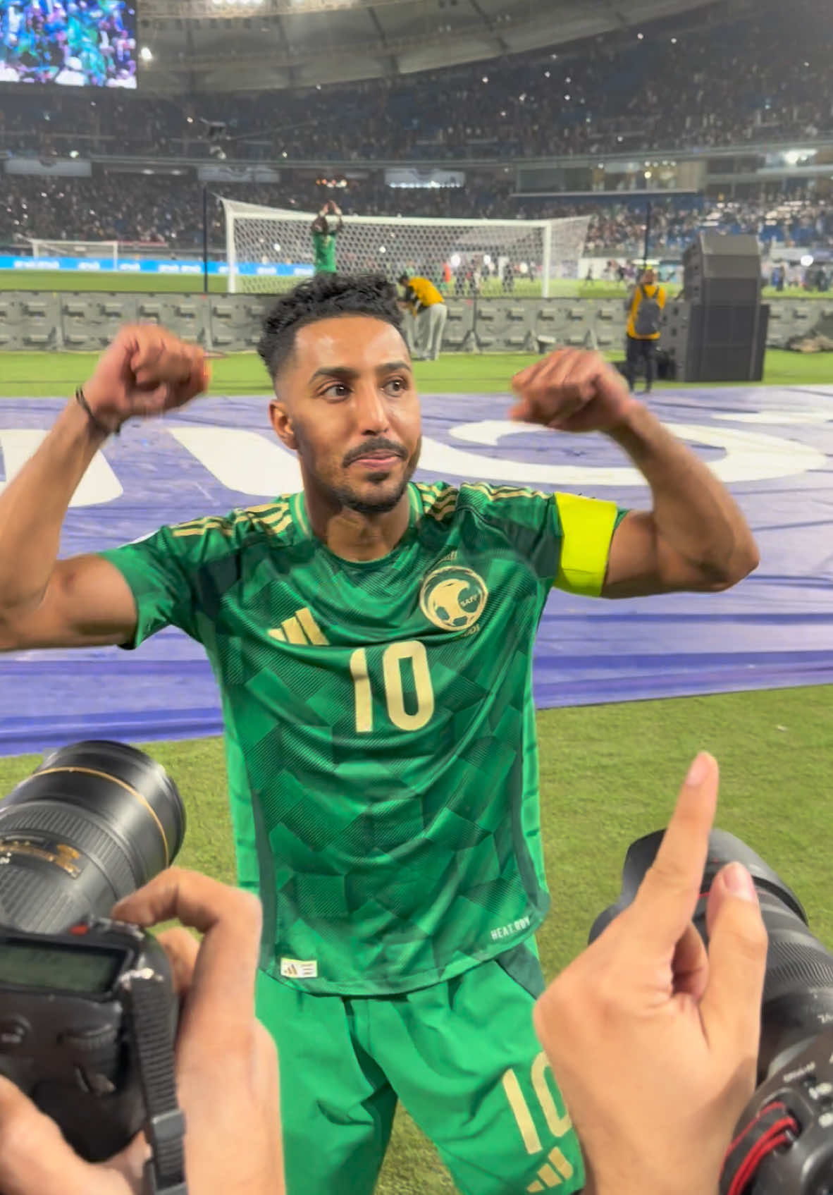 سالم يقبل شعار الاخضر 💚🤯 #خليجي_زين٢٦ #كاس_الخليج #السعوديه_العراق #sportsontiktok #SPL 