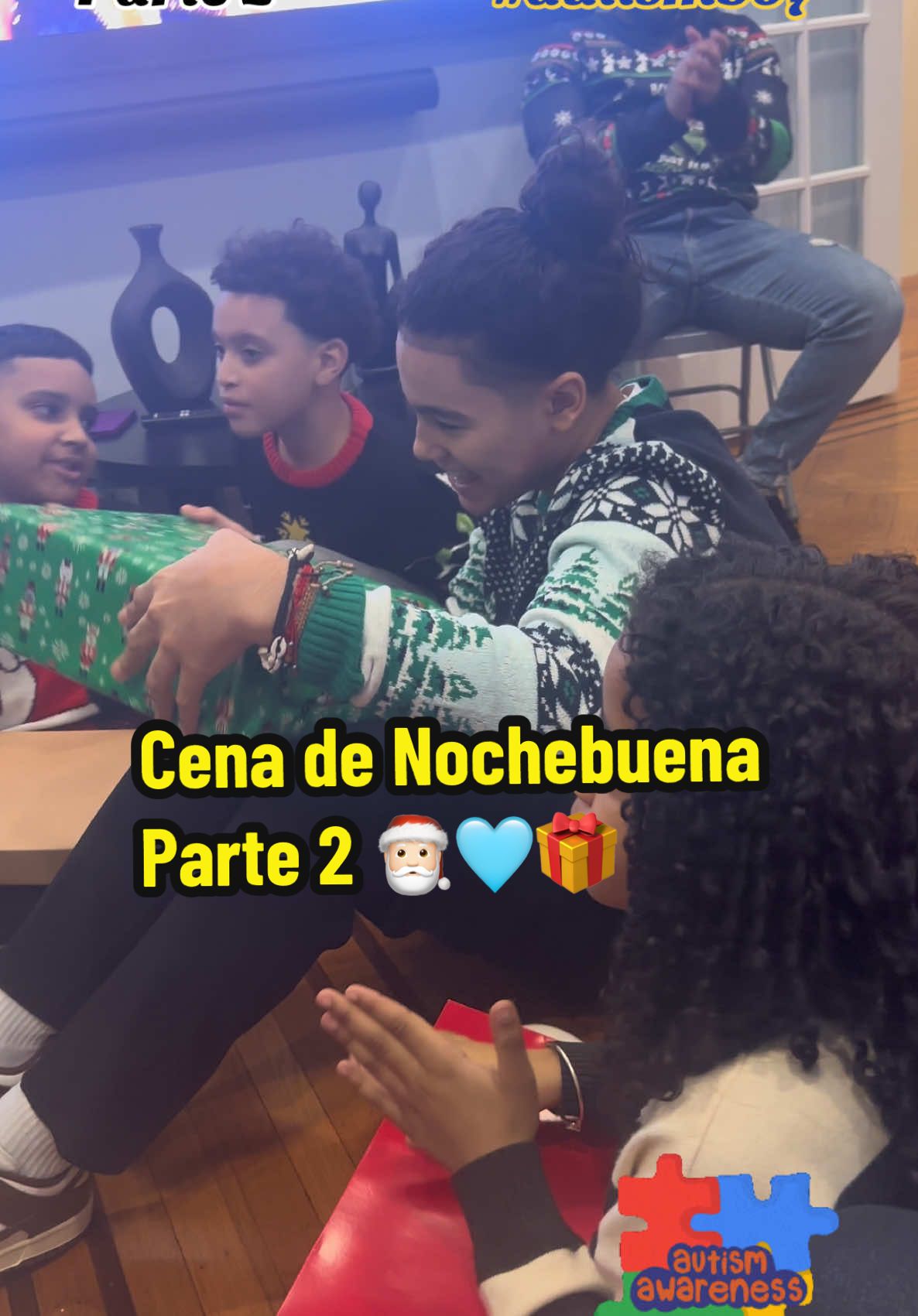 Nochebuena parte 2 🎁🎅🏻 #autismawareness #autismoftiktok #autismo #christmas #nochebuena #autism 🩵