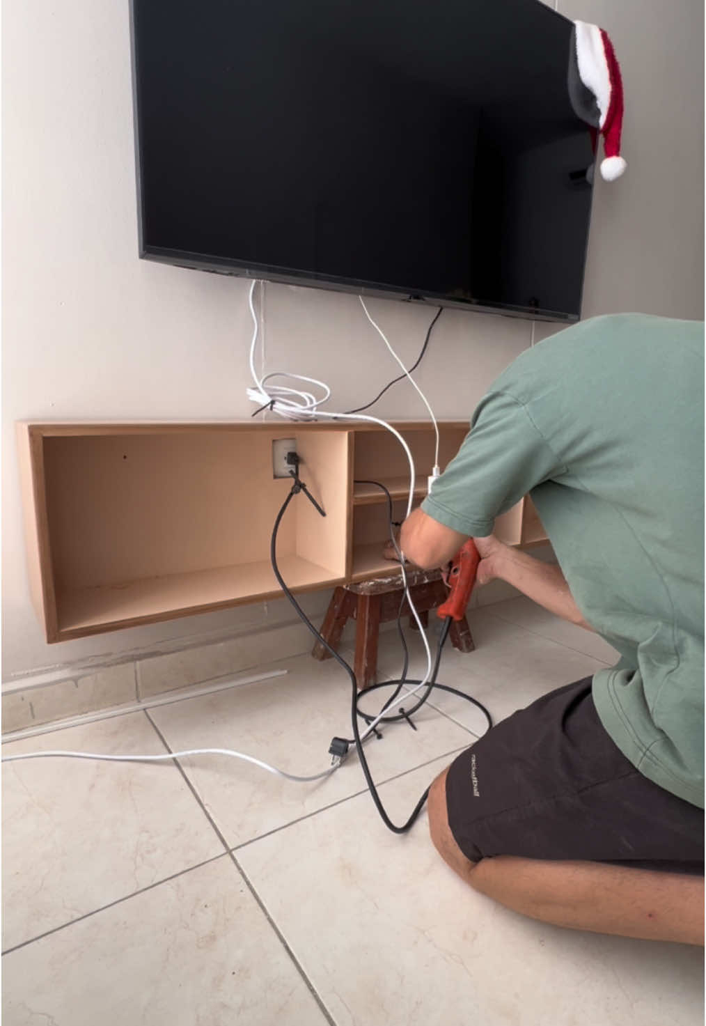 Mueble para TV fácil de instalar 🛠️ . . . . . #asmr #DIY #homedecor #roomdecor #centrodeentretenimiento #muebledetv #tv