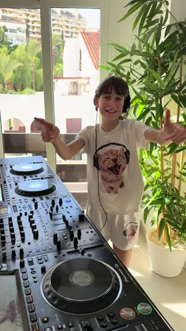 THE RHYTHM OF THE NIGHT 🎶🥳🔊💃