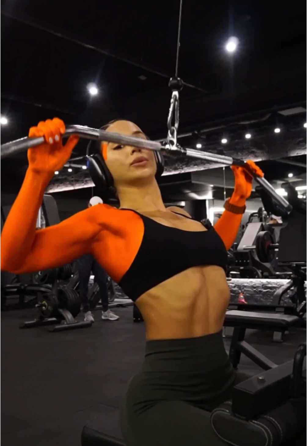 Wanna nail your exercise form like a pro? 💪  Hop on my Shreddy Muscle program now – hit the link in my bio and let’s crush it together! 🔥 #gymtips #workouttips #gymworkout #back #latpulldown #gymrat