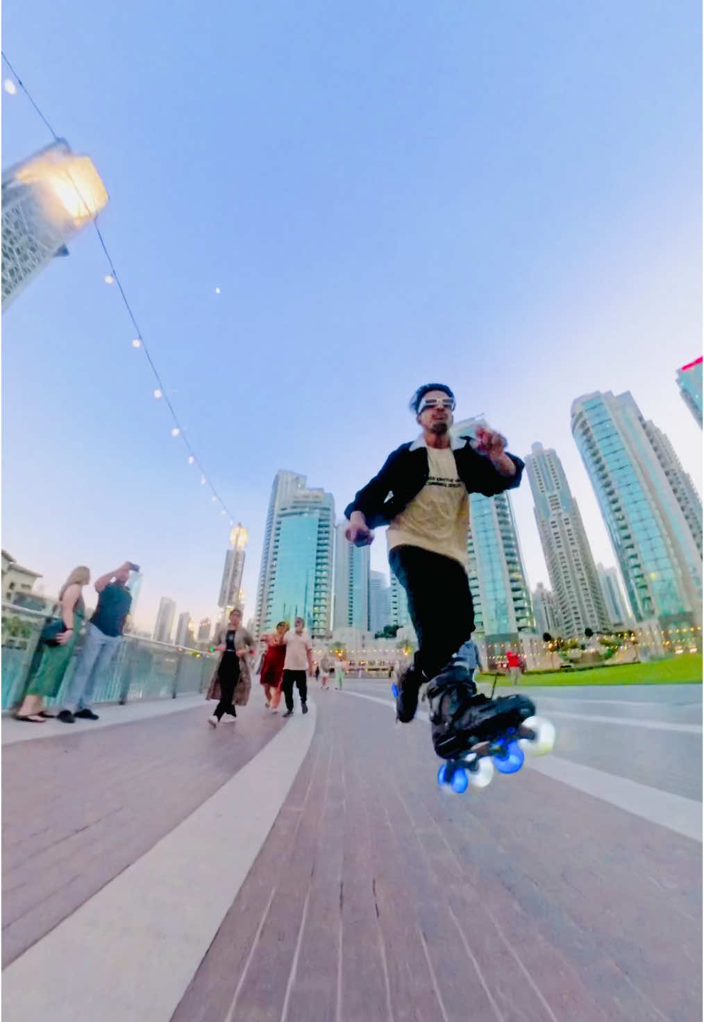 ApT 😍❤️ #skating Reaction🛼 who wanna learn skating📸 #trending #apt #apache #tiktokviralsongs #aptdancechallenge #aptdance #apache207 #sameerskater #downtown #marina #albarsha #emiratesmall #mallofemirates #marinamall #dfc #dubaimall #dubaimetro #skatinglessons #skatingcoach #dubaifitnesstrainer #dubaifitness #dubailife #dubaiskater #dubaitiktok #dxbsponcers #dubainight #foryoupage #dubaisports #dubaiforkids 