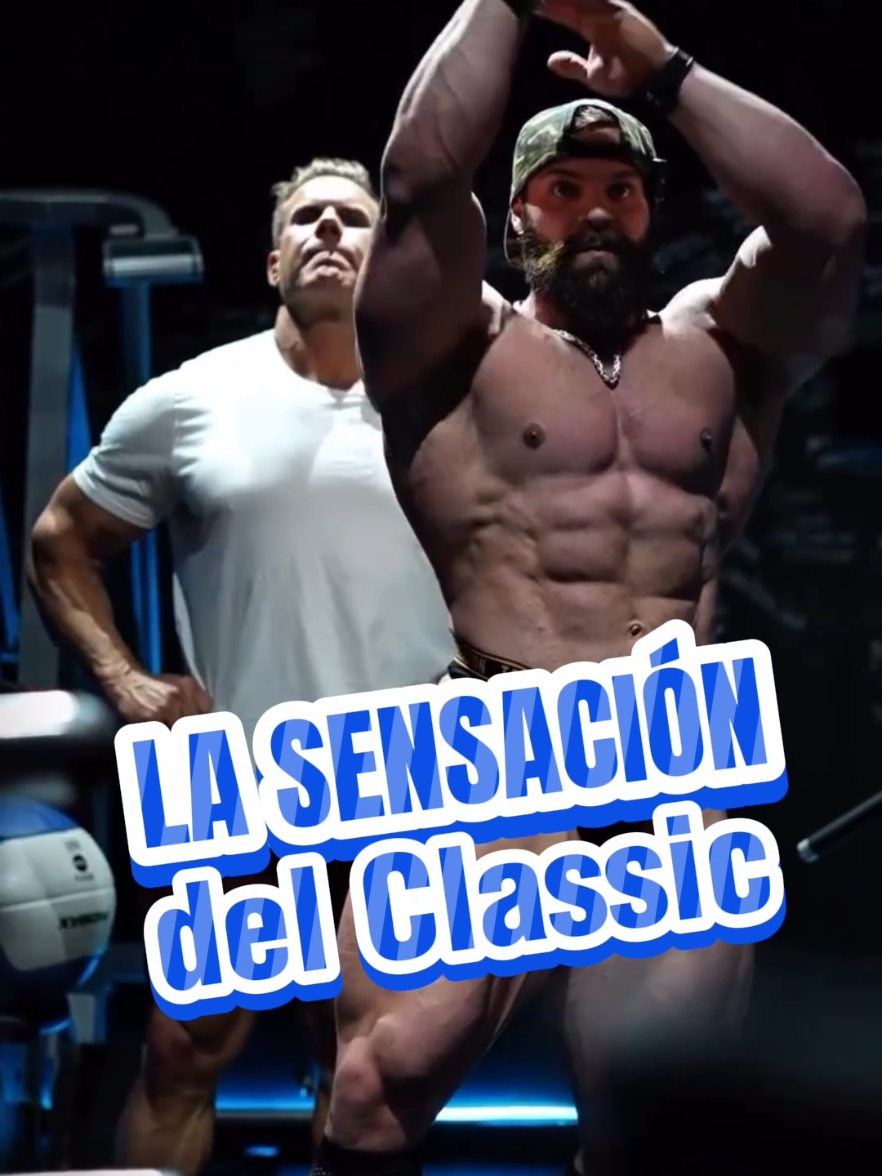 Mike Sommerfeld posando frente a Jay Cutler.  #motivation #gym #Fitness #bodybuilding #gymmotivation #viralgym #GymTok 