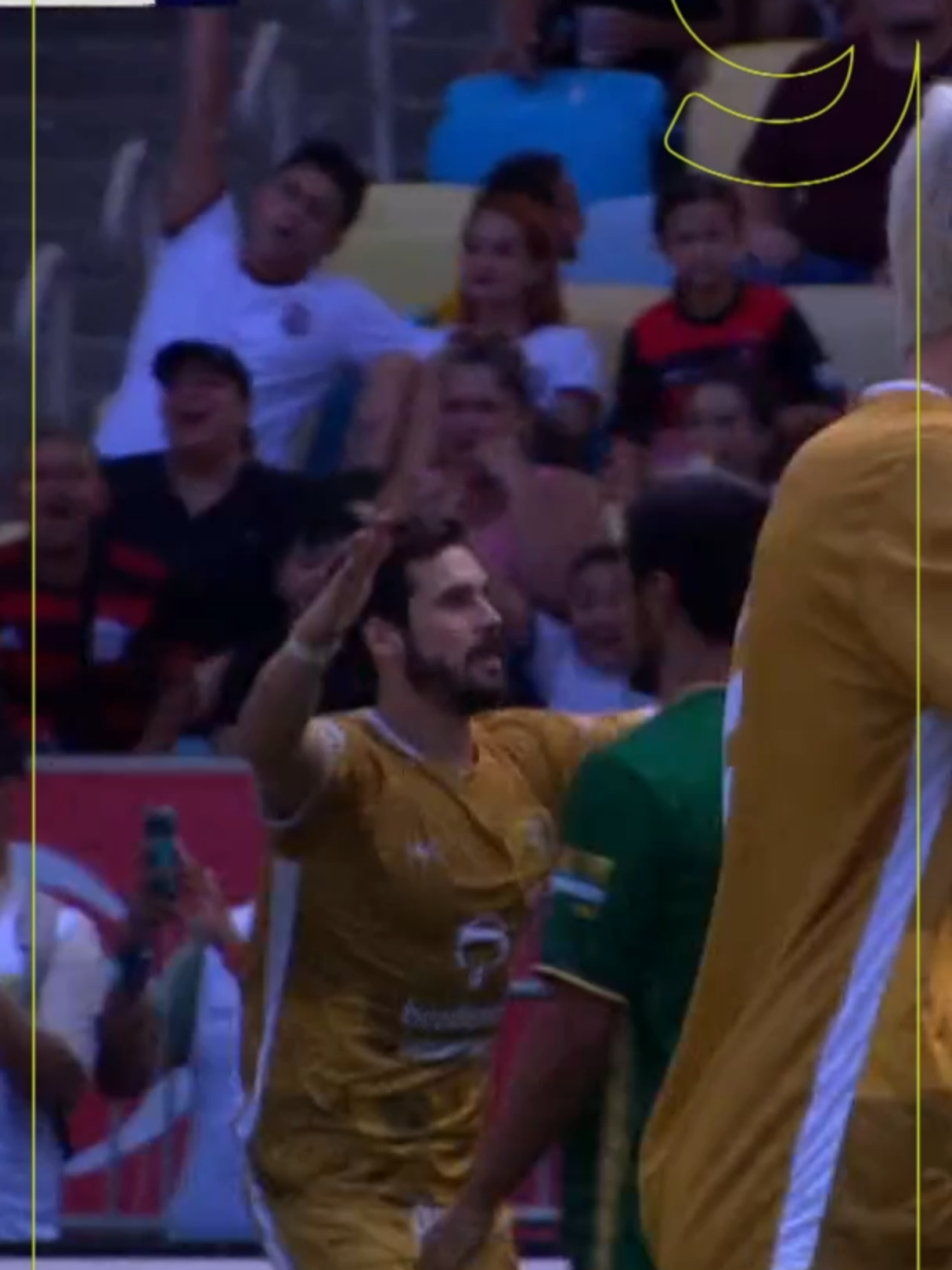 Que isso, Rudá! 🔥 Nicolas Prattes encobriu o goleiro e abriu o placar para o Time Dourado! Teve até 🫶🏻 para a amada Sabrina Sato! #ge #jogodosartistas #futebol