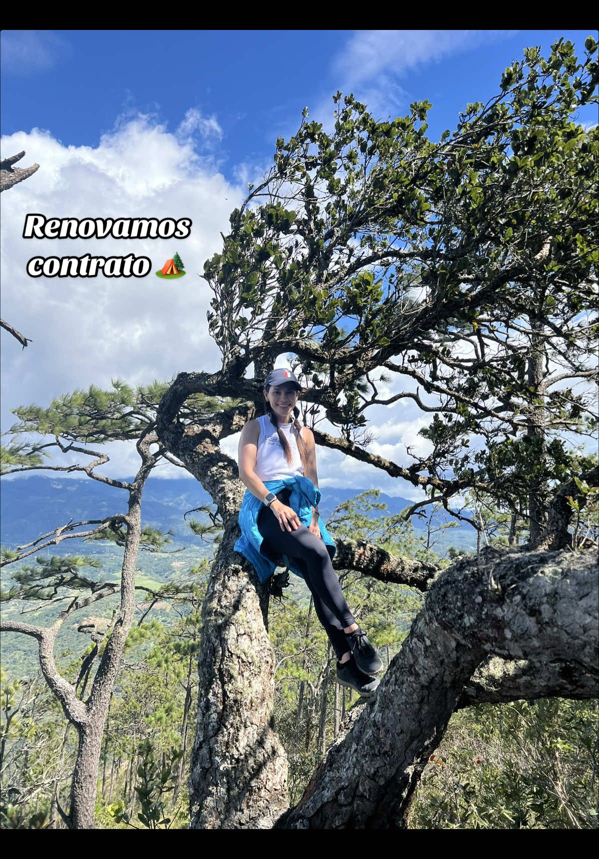 Las montañas, trepar cerros, la soltería y yo, vamos a renovar contrato por un año más ⛰️😮‍💨🫰🏼🏕️📝 #añonuevo #2025 #renovamoscontrato #trepacerros #Hiking #trekking #senderismo 🇸🇻