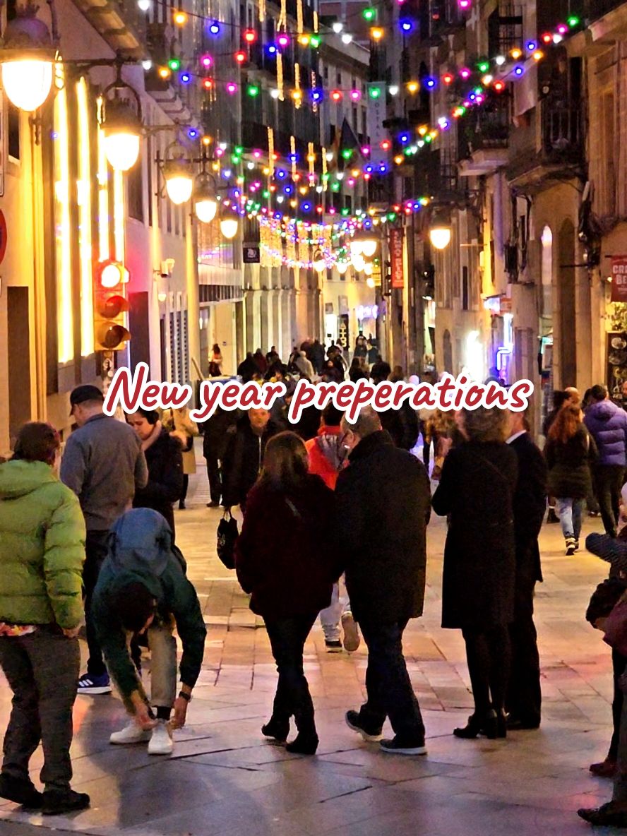 #naturevibes #fyp #spain🇪🇸 #spain #foryoupage #viral #europe #viral #bcn #spain🇪🇸🇪🇸_tiktok  New year celebrations about to begin in spain wao