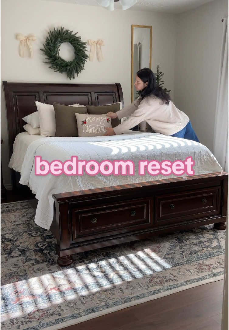 a lil weekend bedroom reset moment 🧺🌤️ hope you’re having a happy saturday! . . . #bedroomdecor #bedroomstyling #cleaningtherapy #cleaningmotivation #bedroominspo #cleanwithme #bedroomdesign #bedroomreset #bedroomcheck 