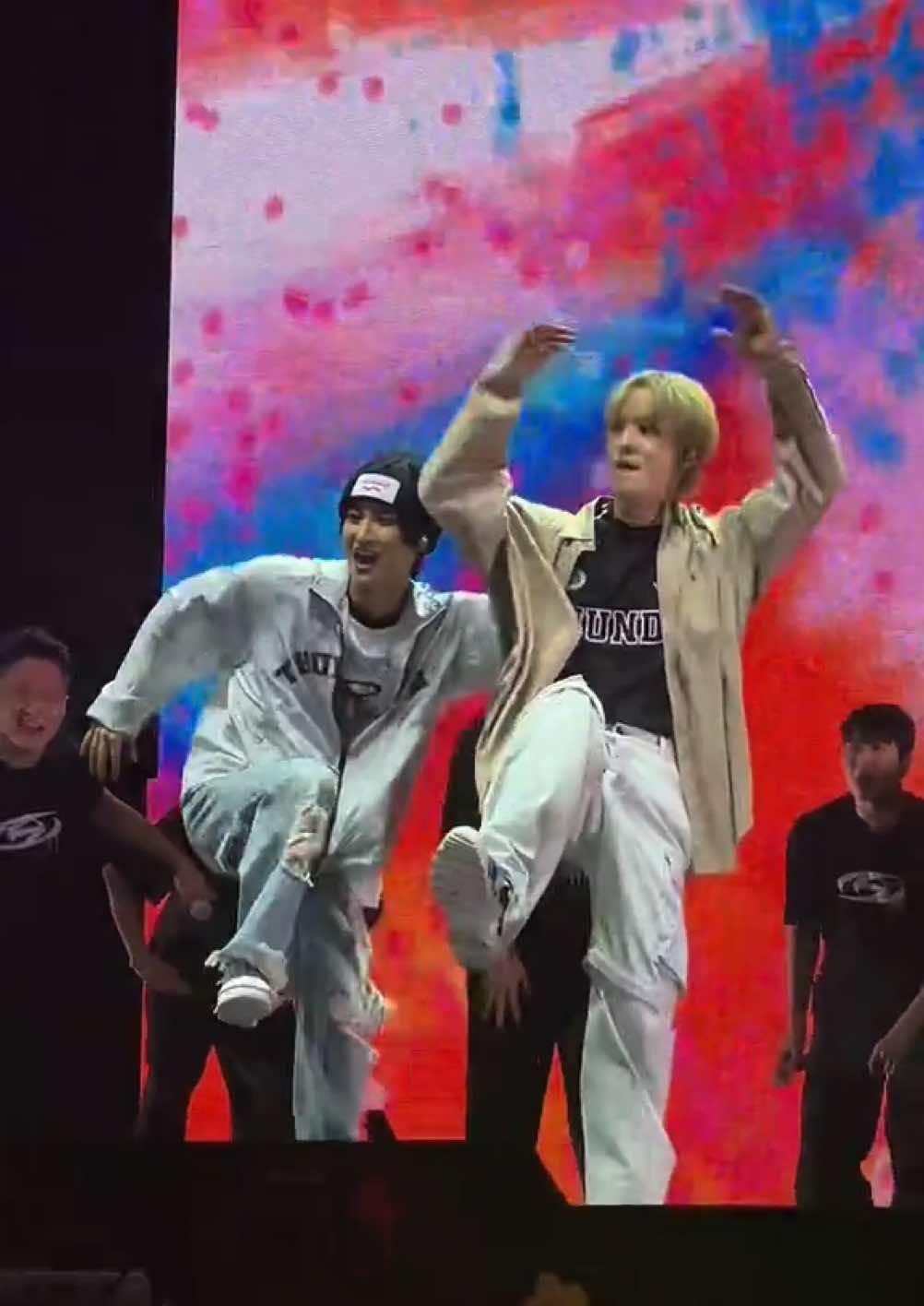 ‘the real’ dance break in mexico 🇲🇽 #ateez #seonghwa #yunho #ateezinmexico #breakthewalltour 