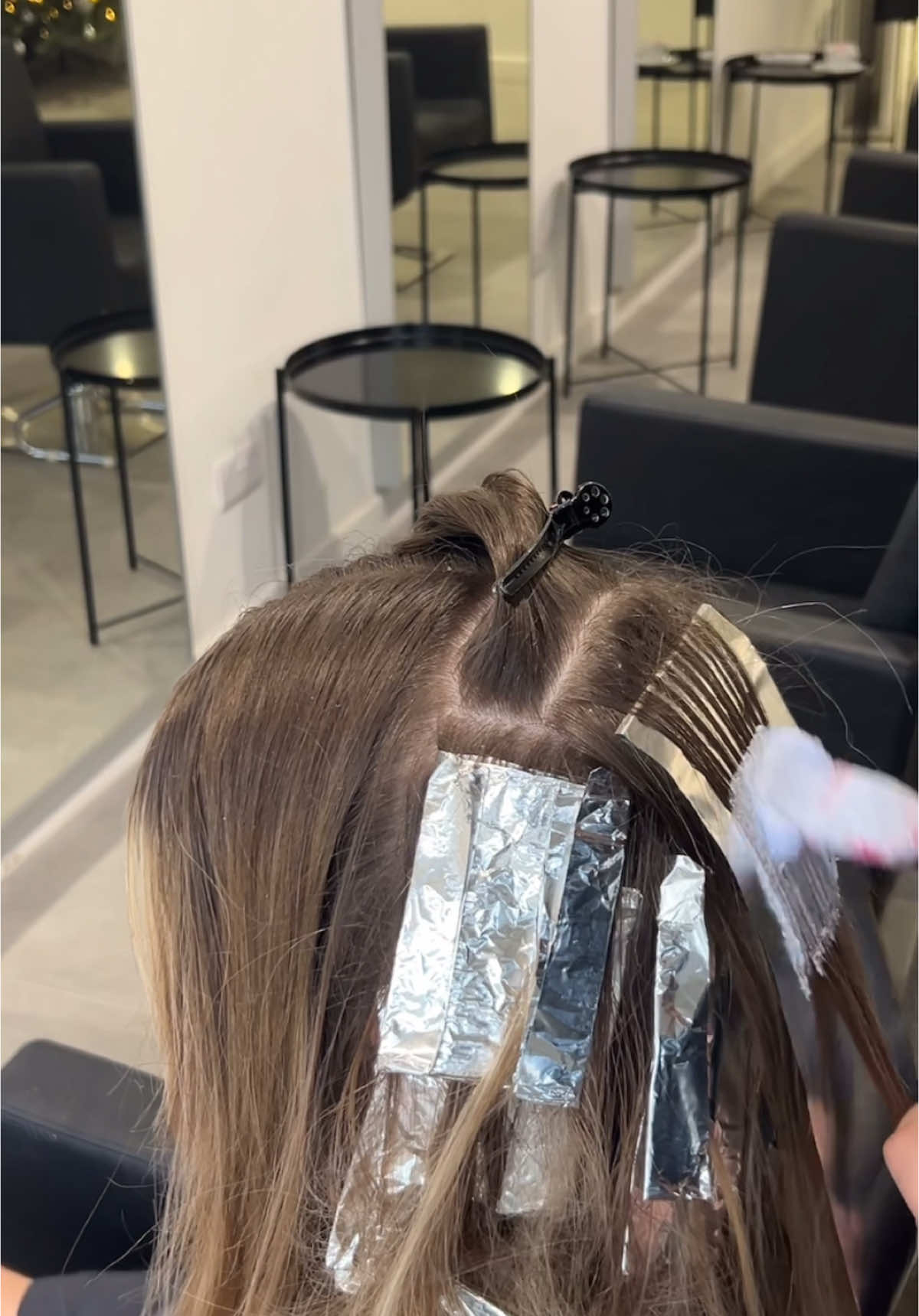 Foil with me ✨🪩 If only it was this quick to do🥲🤣 #hairdresser #foilwithme #hairtok #highlights #babylights #foilayage #fyp 