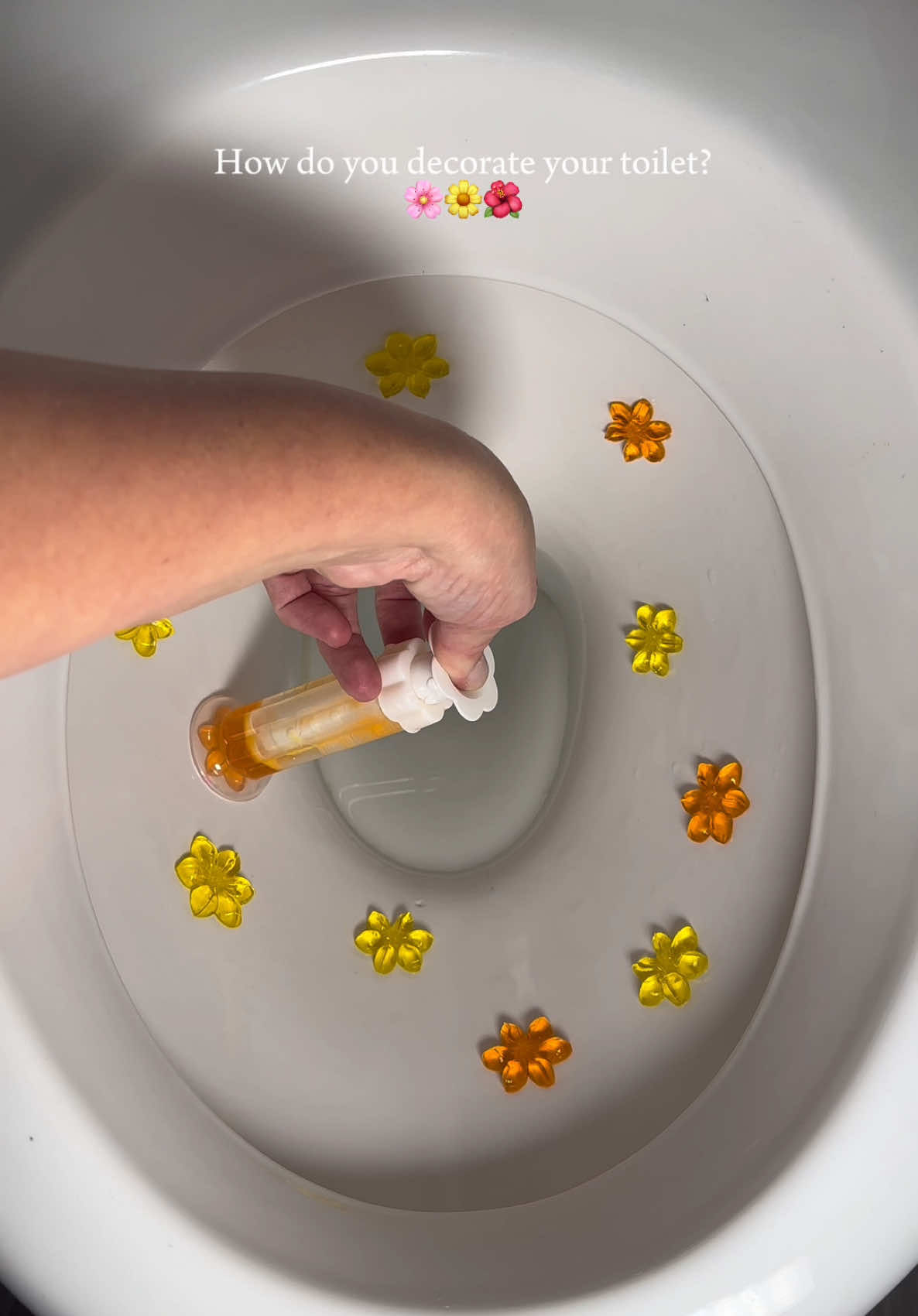 How do you decorate your toilet? 🌸🌼🌺 #CleanTok #toilettok #toilet #flowers #scent #fragrance #satisfying #cute #aesthetic #bathroom #cleangirl #cleanhome #viral #fyp 