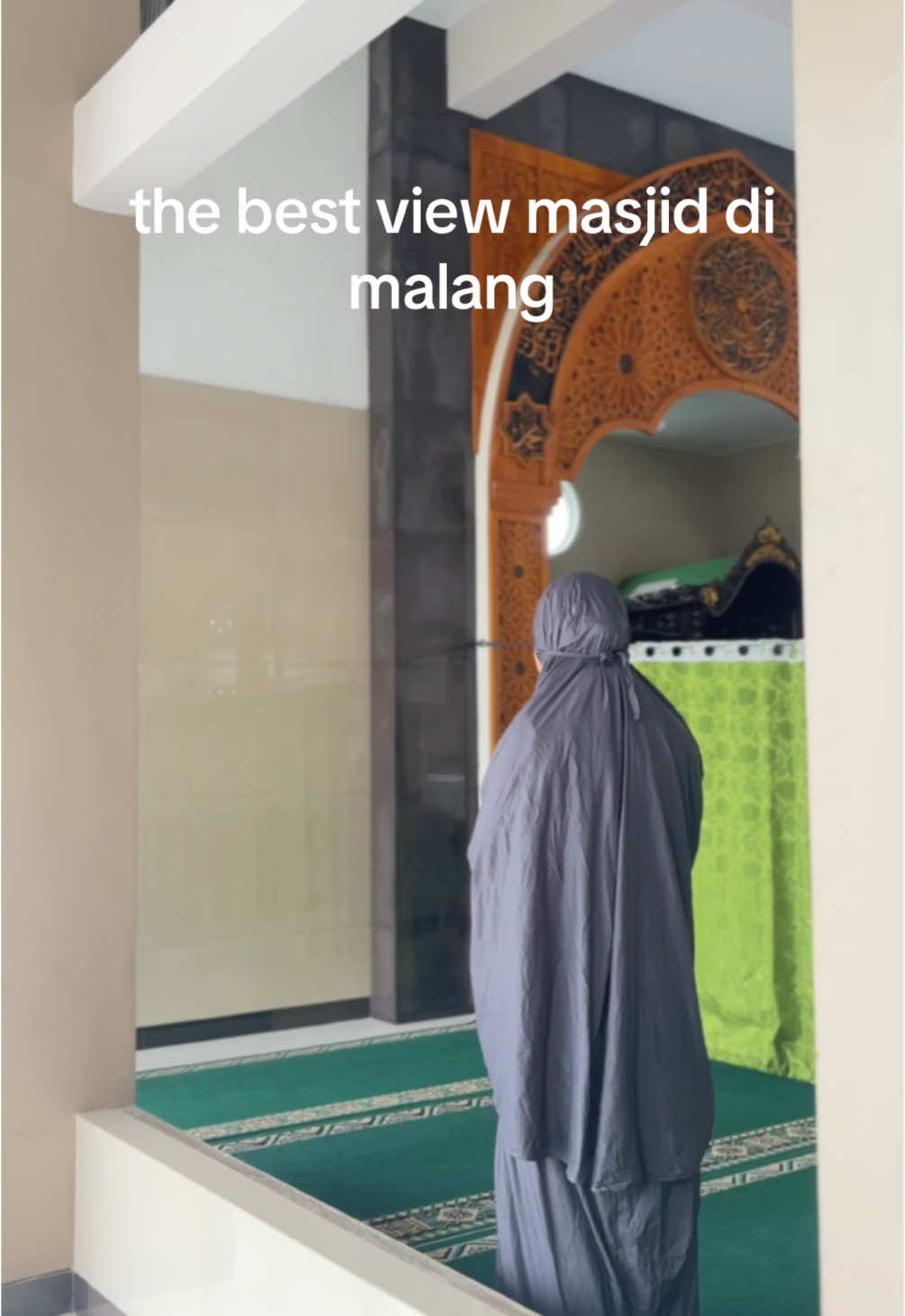 pov lu sholat di masjid dengan view terindah di malang #malang #danau #indah #alam #gunung #fyp 