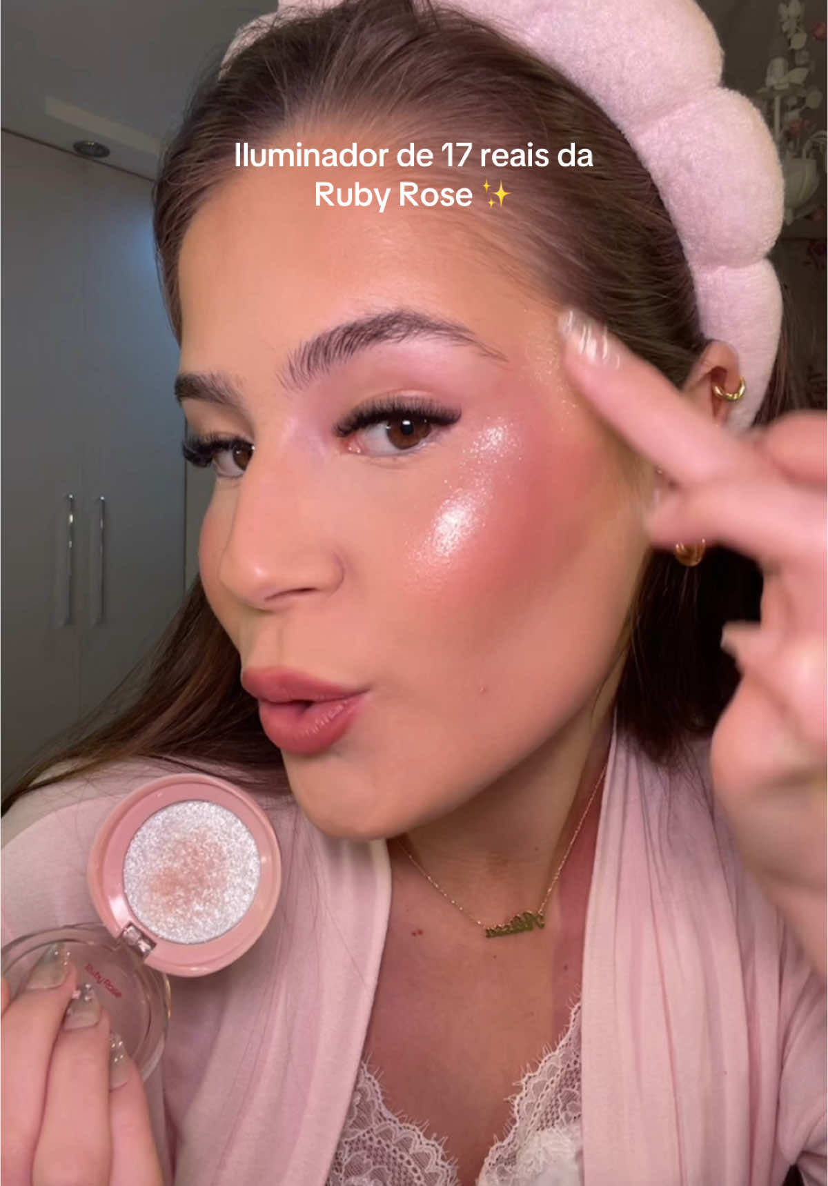 Ruby Rose Twinkle Touch cor Ice Glow  🤍 Me agradeçam depois amigas 🤩 #makeup #iluminador #maquiagem #blush #rubyrose #rarebeauty #creatorsearchinsights #fyp 