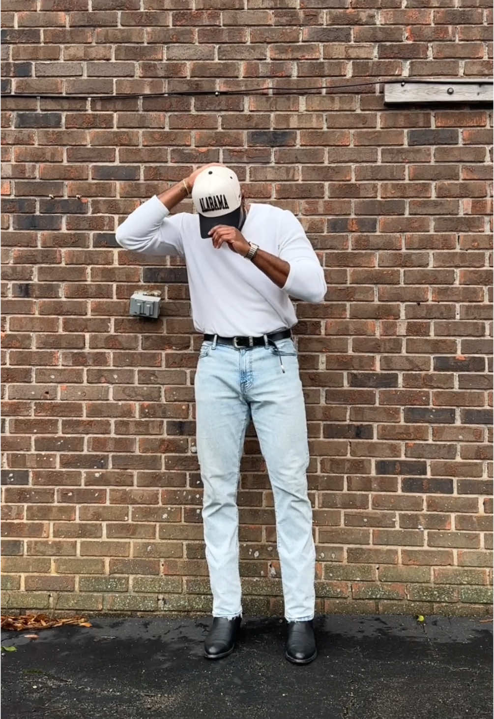 Happy Saturday! Quick #OOTD on this warm and rainy December day.  Shirt: @Walmart  Jeans: @abercrombie Belt: @Amazon  Boots: @Tecovas  Watch: @Cartier 