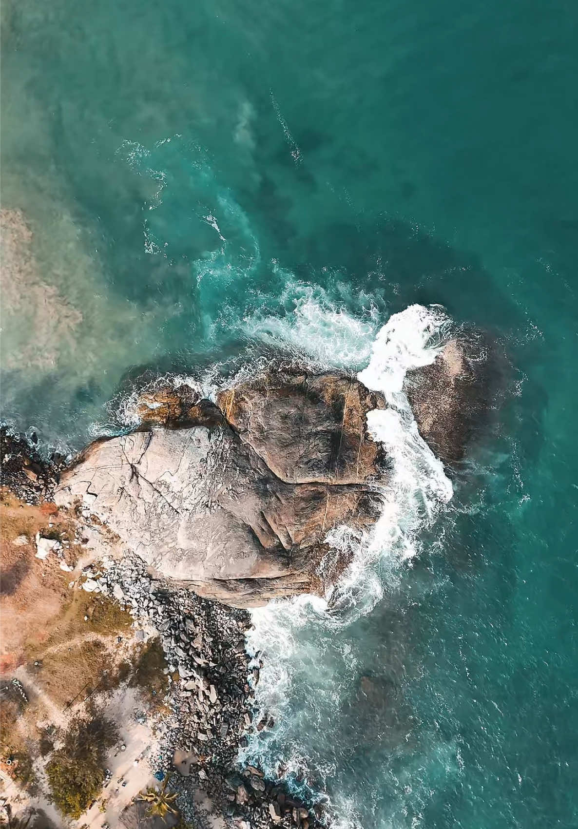 Deuxième étape de notre trip en Côte d’Ivoire : découvrez San Pedro vu du ciel ! 🌍 #SanPedro #CôteDIvoire #TravelDrone 
