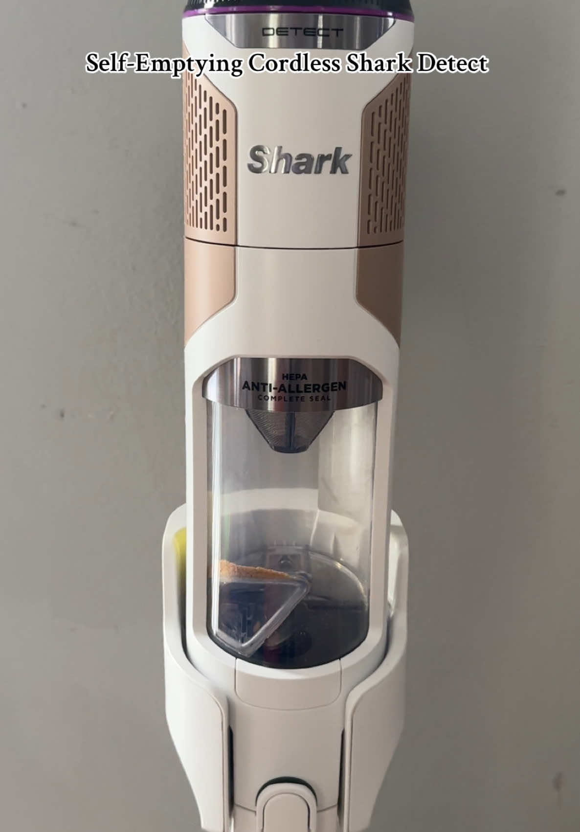 I wish I knew about this vacuum sooner, I am obsessed. If you have been following my page long enough, you know that I have tested and reviewed over at least 50 different vacuums. This one is my number one, by far.!!!! The suction is incredible, the design is beautiful. Everything about this vacuum is just perfect. 💛✨ @@Shark Home##sharkhome##sharkdetect##sharkvacuums##sharkselfempty##detectvacuum##cordlessvacuum##selfempty##aesthetics ##giftguide##TTSTakeover##ElevateYourHome##TTSDelightNow##TTSLevelUp##MadeMyYear##GiftIdeas##ShopToysandTots##TikTokShopHolidayHaul##TreasureFinds##creatorsearchinsights##TikTokShopCreatorPicks##ElectronicsWeek##FashionIookbook##WinterWardrobeRefresh