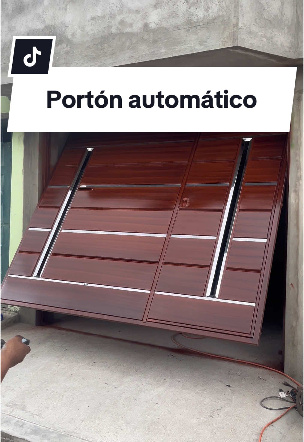 Así quedó este nuevo modelo de portón lineal automático. Recuerda que realizamos trabajos dentro y fuera de la ciudad. Contáctanos y transforma tu espacio con nosotros 👨‍🏭🏠🤝 📲0992183626/0959589672 #porton #puertas #puertasmodernas #automatico #cerrajeria #hogar #tecnologia #emprendimiento #xyzcba #fyp #viral_video #paratiiiiiiiiiiiiiiiiiiiiiiiiiiiiiii #quito #quito_ecuador🇪🇨 