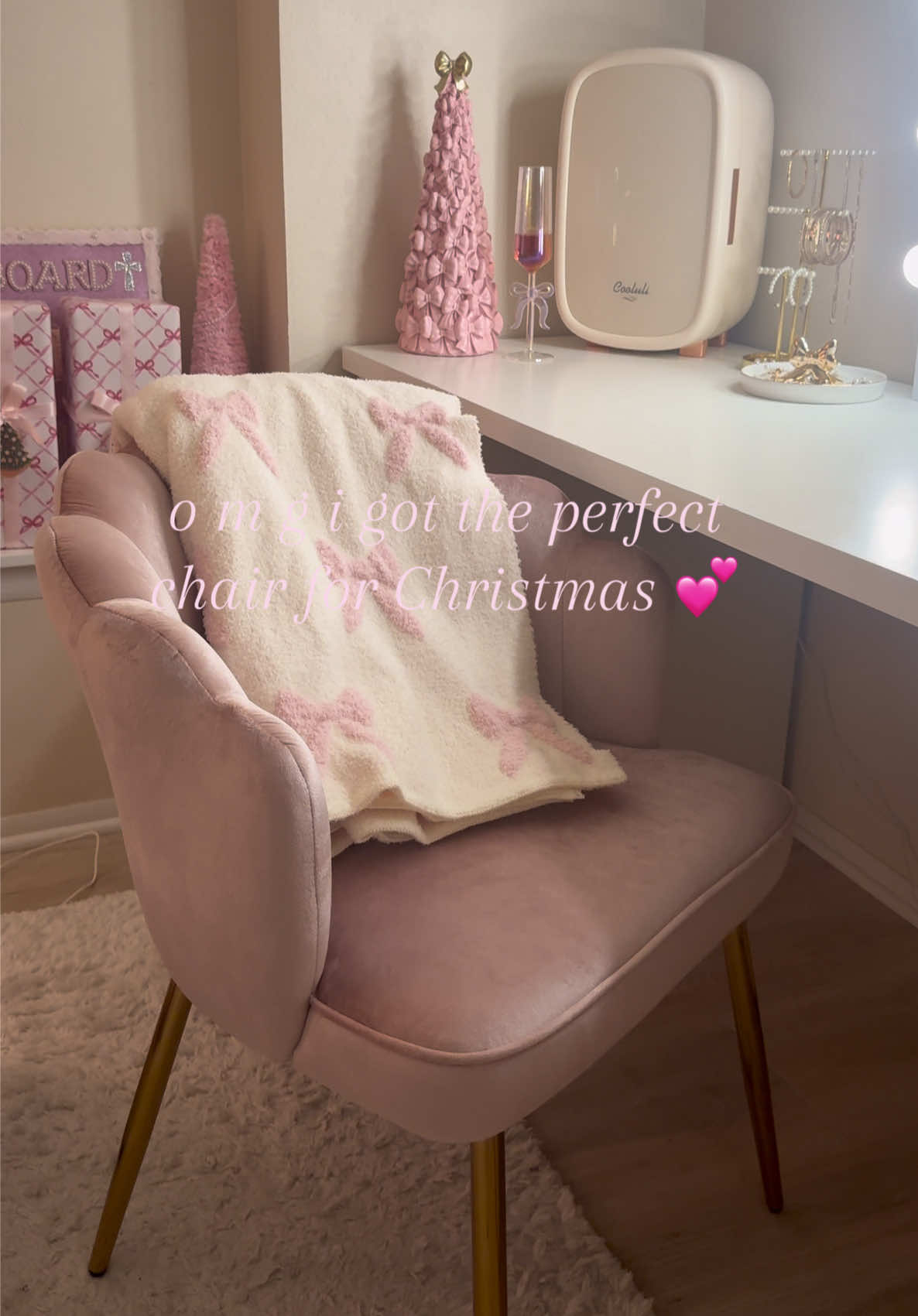The perfect vanity chair 🩷 #vanity #vanitychair #pinkchair #girly #pink #bow #🎀 #christmashaul 