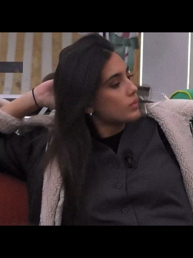 yeah she may be possessive and jealous asf but she looks unbelievable good being it so.  #zeudi #zelena #grandefratello 