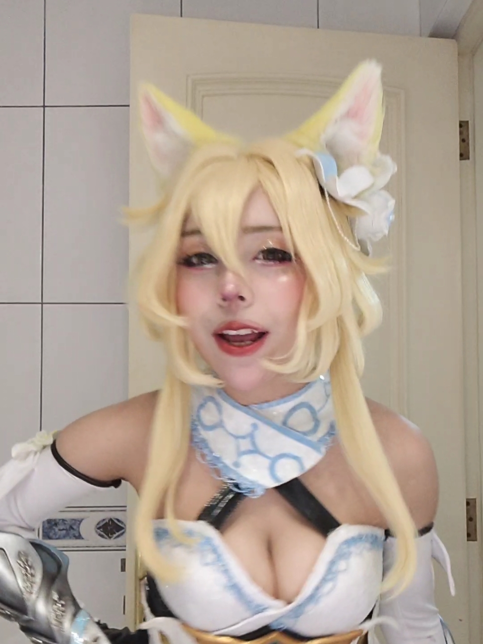 el cosplay y props también los hice yo 👉🏻👈🏻🧵🪡 les gustaría tutorial de orejas 😺??? #lumine #tabibito #GenshinImpact #luminecosplay #genshincosplay #catears #nekomimi #hoyoverse 