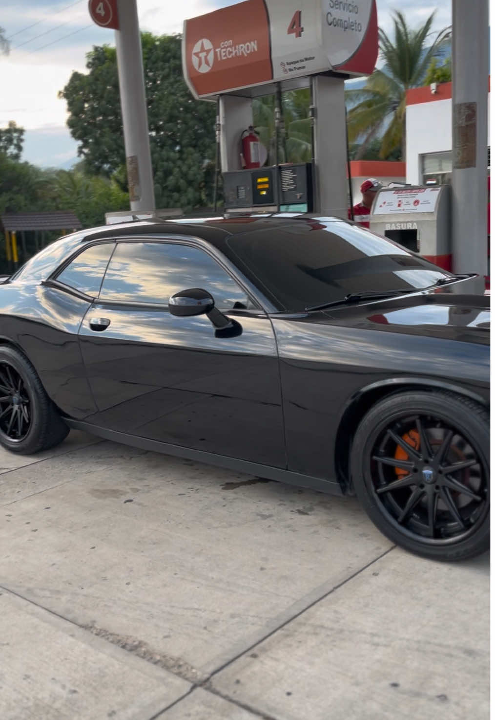 Batimovil ⚫️⚫️⚫️.                               #guatemala #v8 #dodge #parati #fyp #challenger #dodge #dodgechallenger 