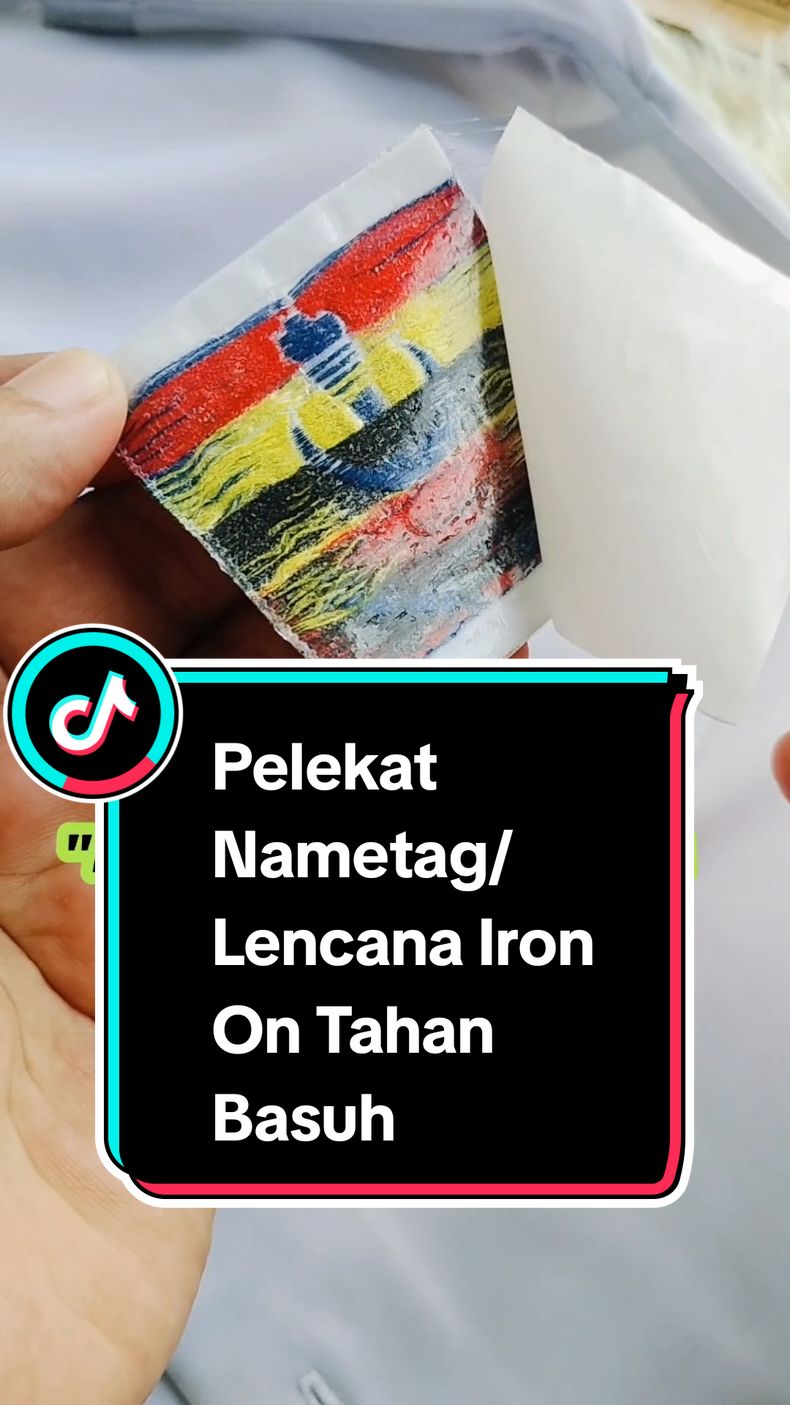 Mudah sangat guna pelekat ni. Takyah jahit dah nametag atau lencana. Mudah! Ukur, Gunting dan Tampal. Pastikan ikut step by step dengan betul tau. Kalau tak, tak menjadi nanti.  #PelekatNametag #PelekatLencana #PelekatFabric 