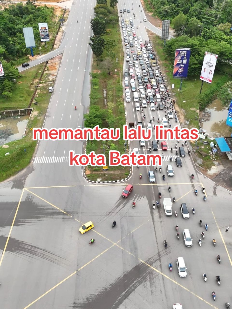 memantau lalu lintas kota Batam.  #KotaBatam #WisataBatam #VideoDrone #BatamCenter 