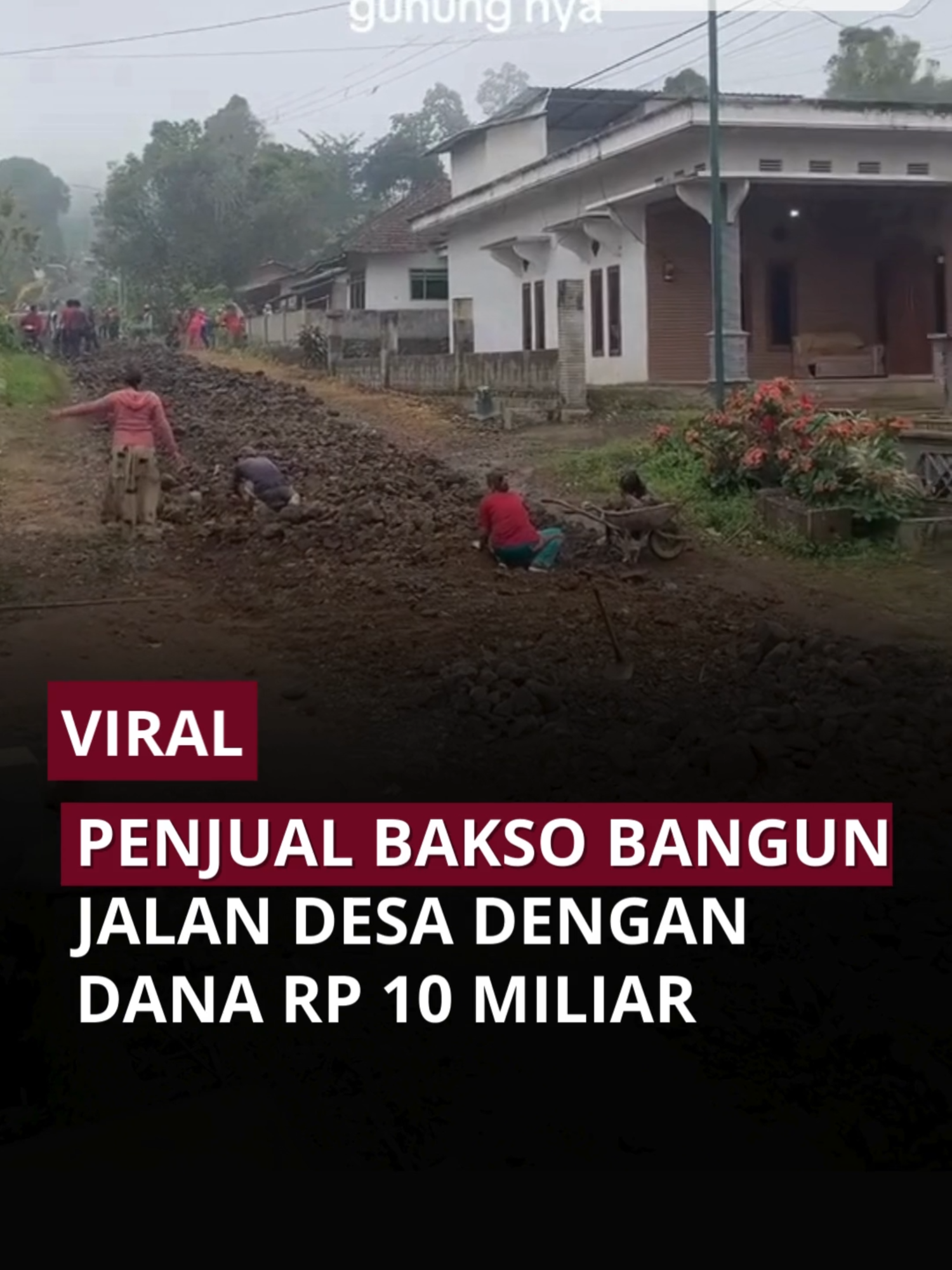 Viral, seorang penjual bakso bernama Fery asal Kabupaten Malang, Jawa Timur, menjadi sorotan setelah menghabiskan Rp 10 miliar uang pribadinya untuk memperbaiki jalan rusak di desanya. Fery, yang dikenal dengan usaha Bakso Gunung Sam Ferry, sebelumnya merantau ke Batam dan sukses berbisnis. Sejak 2017, ia mulai mengecor jalan desanya, dan proyek ini masih berlanjut sebagai bentuk dedikasinya terhadap kampung halaman. -muti #tukangbakso #viral #jalanrusak #10miliar #uangpribadi #dedikasi #pemerintah #fery #viralmediasosialfyp #tiktokindia #fyp# #masyarakat #viralvideotiktok#mediasosial #foryoupage