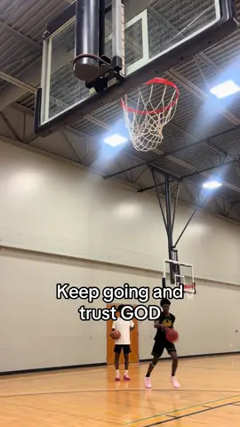 Keep yo head up and trust the process 🤞#fyp #basketball #dunk #bounce #viral #christian #trusttheprocess 