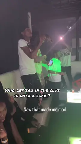 😂 THE DUCK STARTED TO RUN FROM THE 👮‍♂️ 😂😂😂 Psa.. *This is a emotional support animal*   show @dawnny some love #fyp lmaooo we was active last night  @Kyrie Swish 