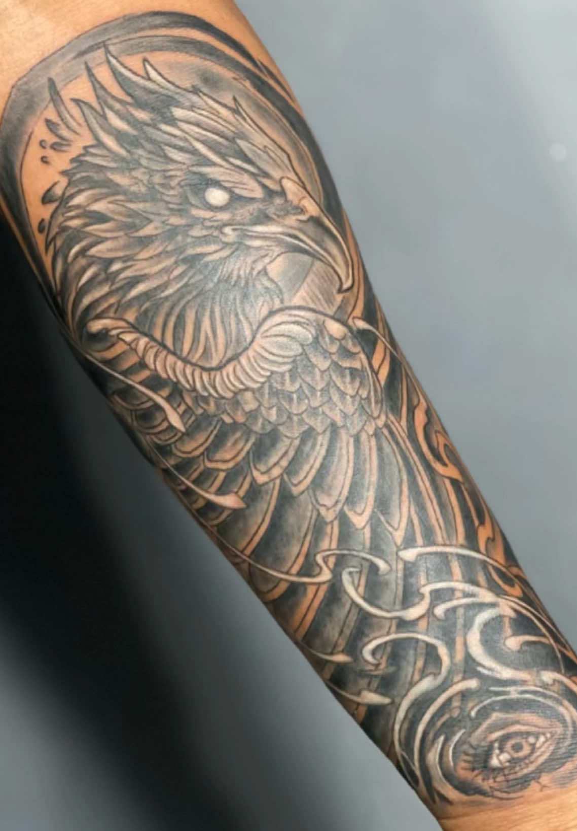 🖍Eagle Coverup Tattoo🖍 Done by @makassar_rocktattoo @tattoorock777   ☎️ : 085398816430  . . . . . #coveruptattoo #beforeaftertattoo #goodtattooideas #tattoostudiomakassar #inktattoo #blackandgreytattoo #tattoohits #tattooindonesia #foryoupage #tattooartist #makassar #sulawesiselatan 