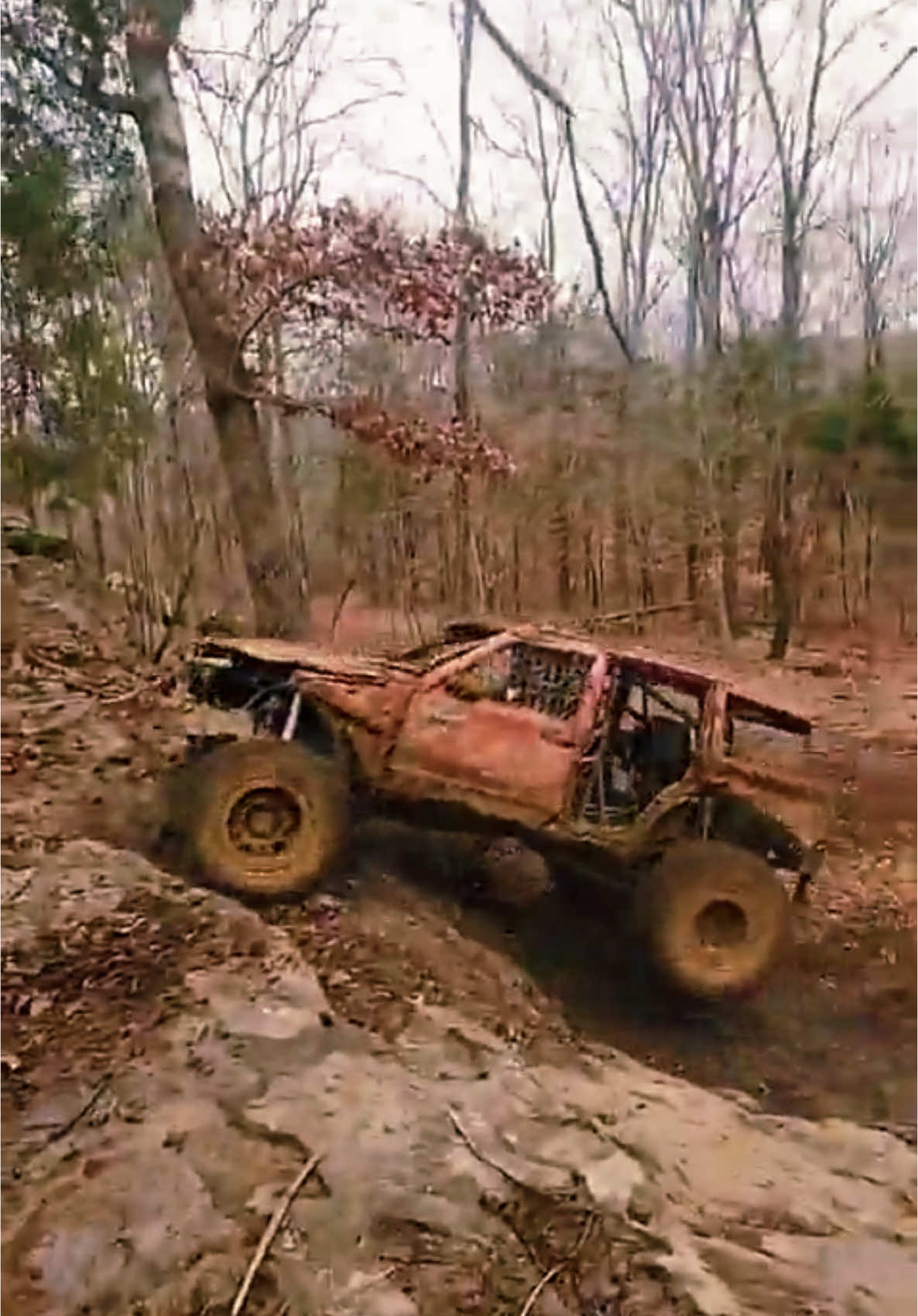 Can you rock bounce a Jeep Cherokee - Yes  🎥 Brayden French / T Croft #jeep #cherokee #junk #beaterjeep #offroad #sugarcreekoffroad 