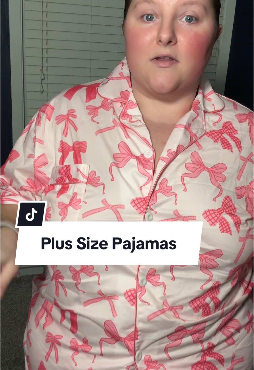 Love a good matching pajama set! I’m wearing the 3xl and I’m sitting at a size 20 Jean. #pajamas #pajamaset #tiktokshopfinds #tiktokshoppajamas #tiktokpajamas #plussize #plussizetiktok #plussizetryon #apronbellyfriendly #apronbellystyle 