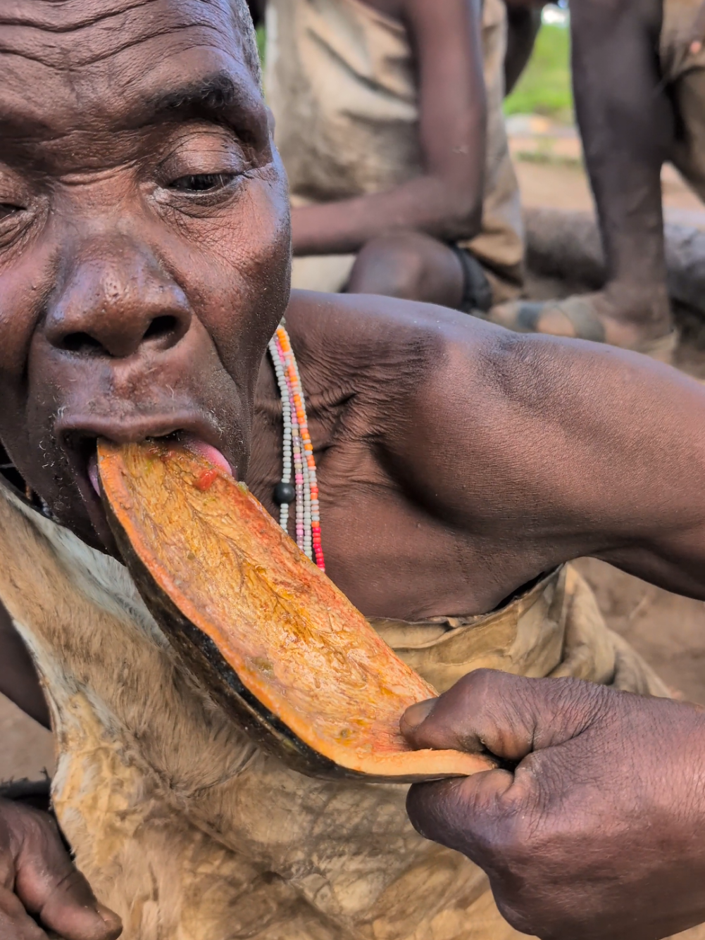 Wow 😲😋‼️ Unbelievable Hadza Old man enjoying his favorite meal today middle of nowhere #hadzabetribe #africatribes #tiktok #USA #villagelife 