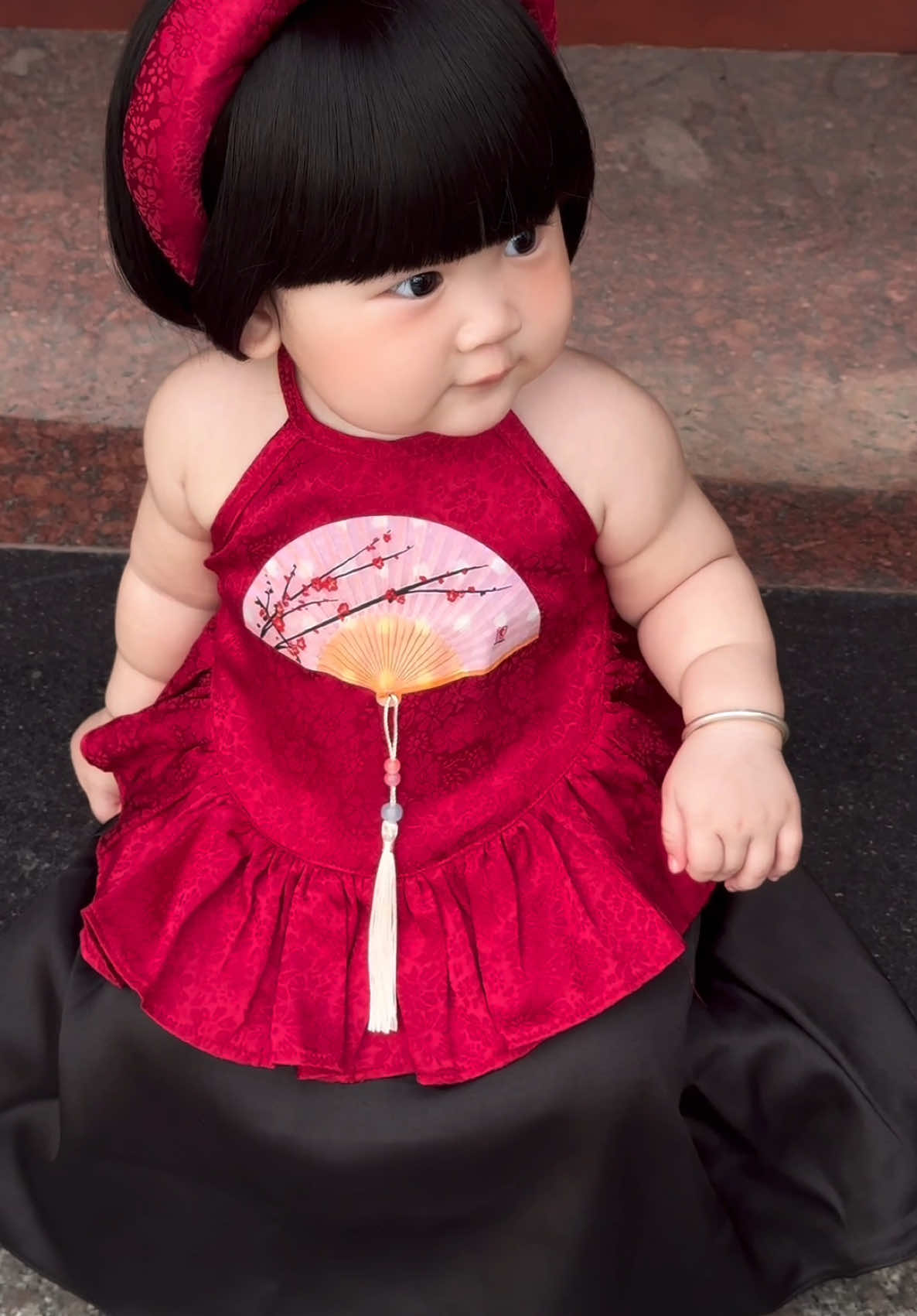 Nhìn noá có điệu khum cơ chứ 🥰🥰🥰 #xh #xhtiktok #tiktokbaby #viraltiktok #viral #rongcon2024🐉 #viralvideos #buniu #aodaivietnam #aodaitet #maunhi 