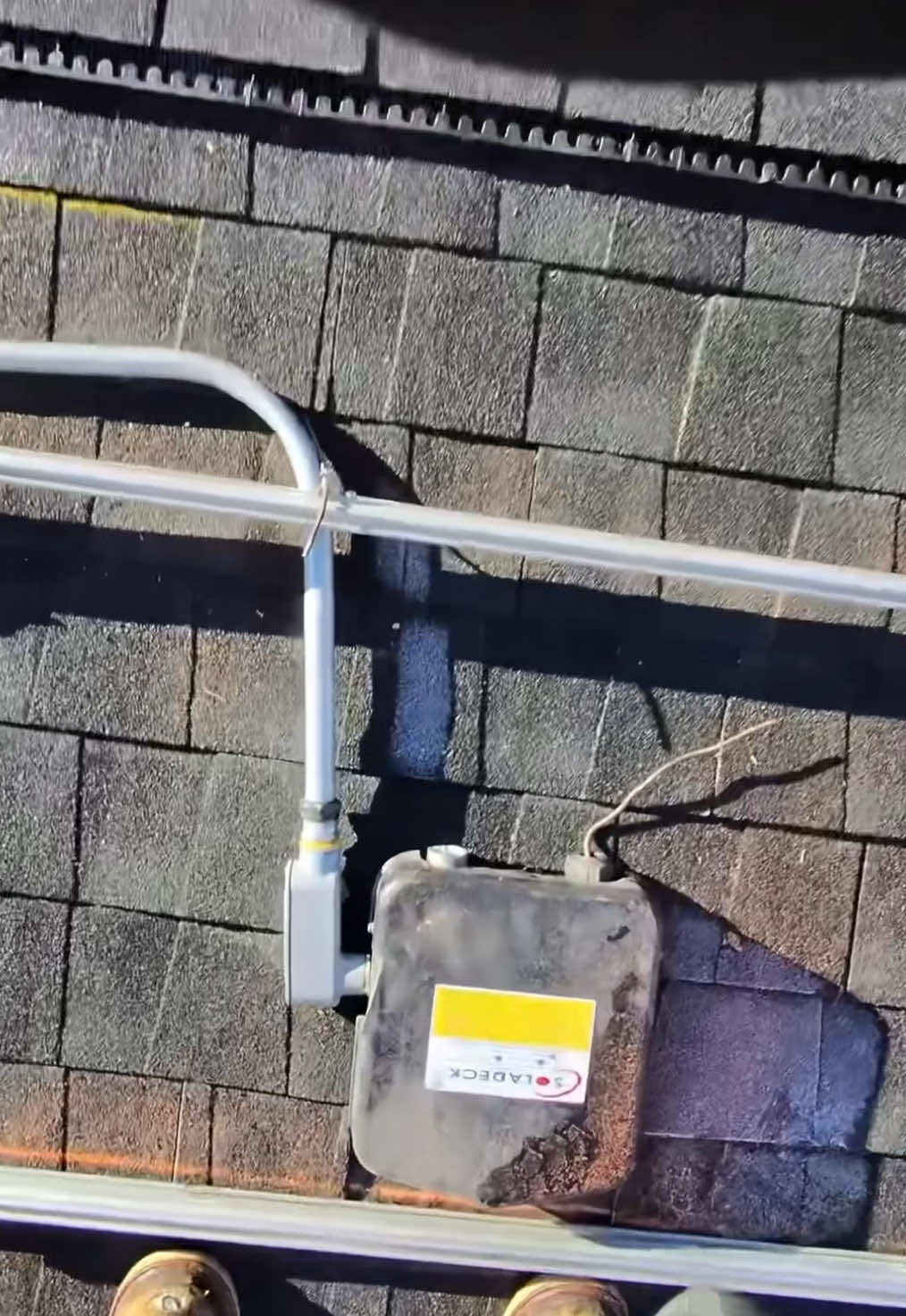 Dear Quickbolt would you mind selling just the pucks and lags without the L foot? Also if any roofers or solar installers get this message. You put “that right there” upside down. 