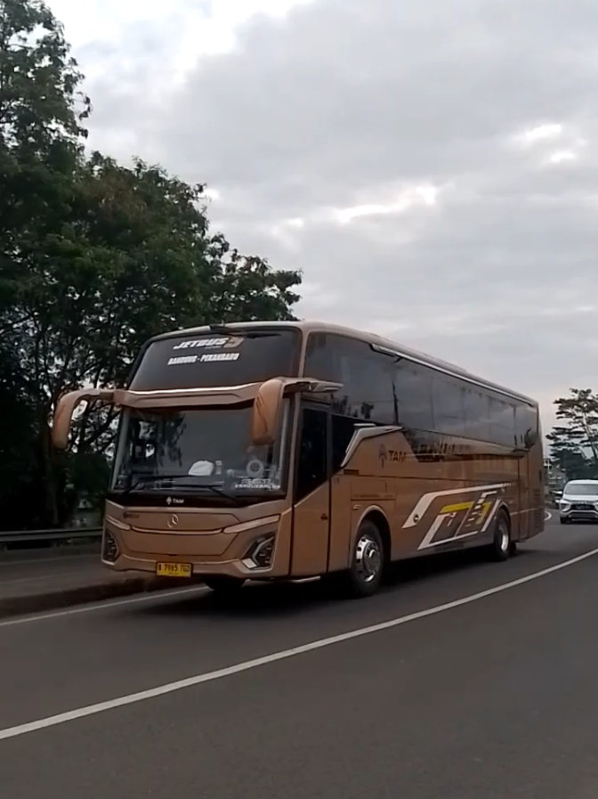 Yang Pada Hari ini jalan perdana dari Sukabumi Tujuan Jambi Pekanbaru Dumai😊 #fyp #foryoupage #padahariini #munculberanda #lewatberanda #berandatiktok #berandafyp #bustam #tunasantarnusamuda #tampekanbaru #jetbus5 #bussumatera #busmercedezbenz 