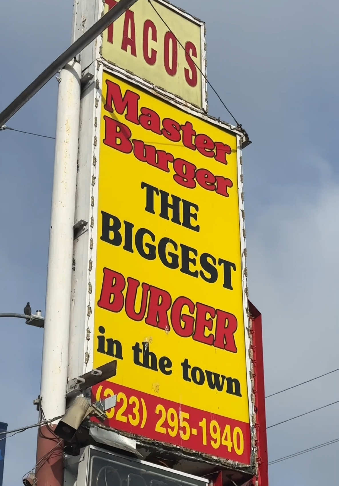 Master burger is not dangerous at all 😂 #fyp #food #foodtiktok #losangeles #hood #foodreview 