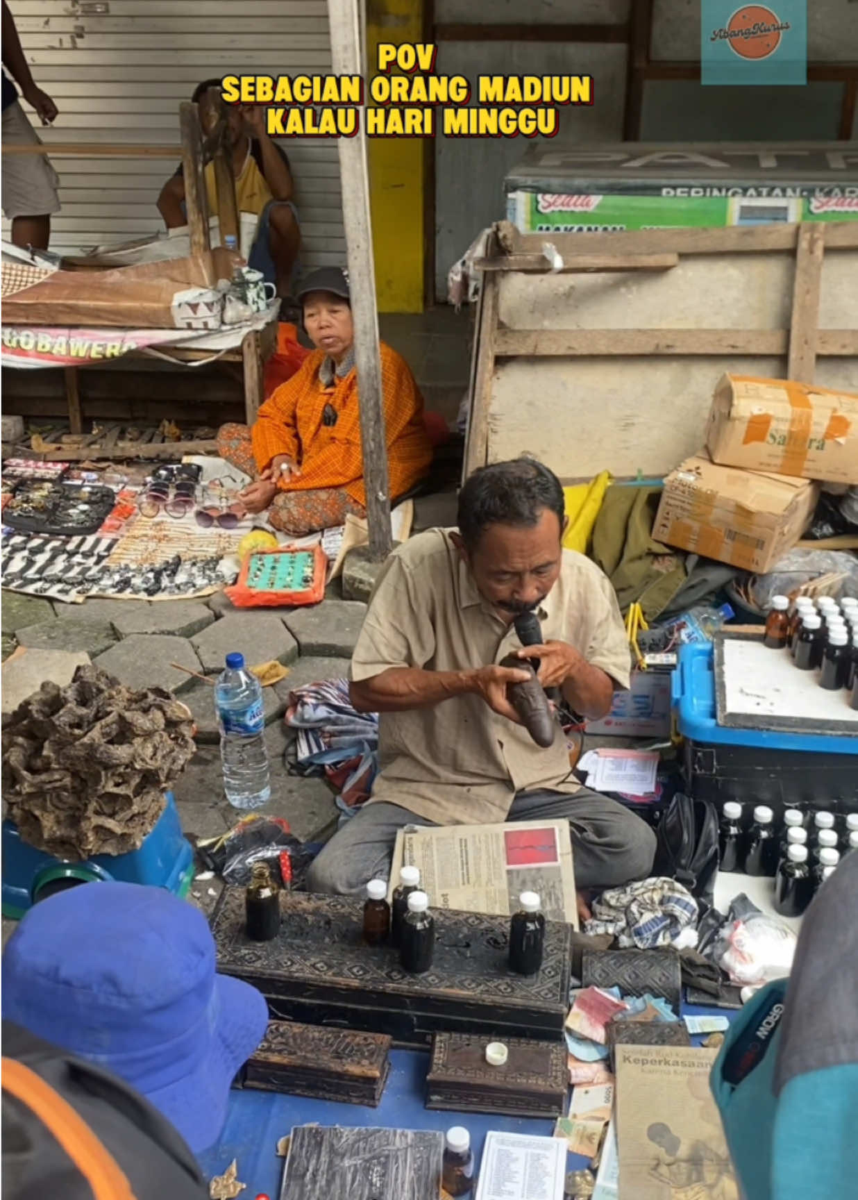 DUNIA SIBUK BANGET SI 😂 #abangkurus #madiun24jam #pasarjoyoagung 