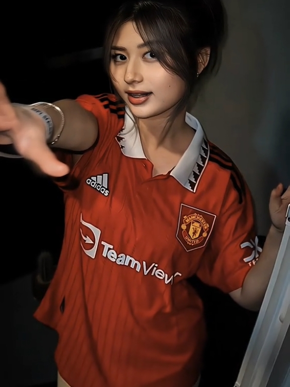 Replying to @lunixior35 MU fans Girls😋#fyp #girls #MU #manchesterunited 