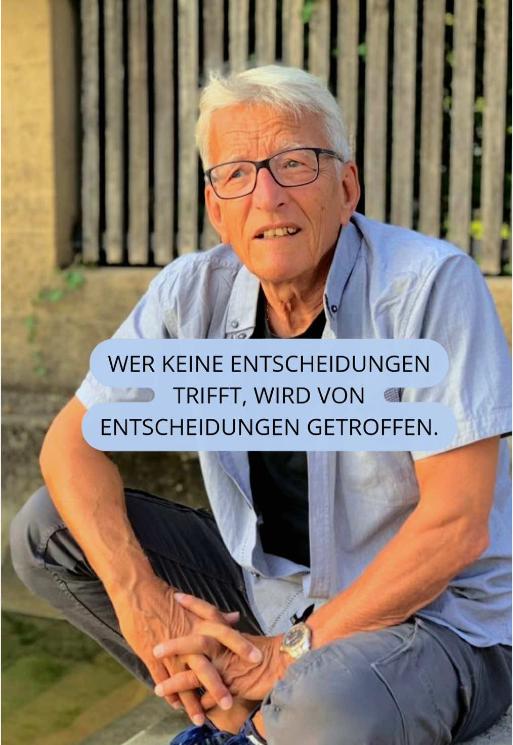 Wer keine Entscheidungen trifft, wird von Entscheidungen getroffen.“ – Dieses Zitat erinnert uns daran, wie wichtig es ist, die Kontrolle über unser eigenes Leben zu übernehmen. #socialmedia #inspiration #impulse #motivation #starten #bitcoin #mentoring #authentizität #marketing