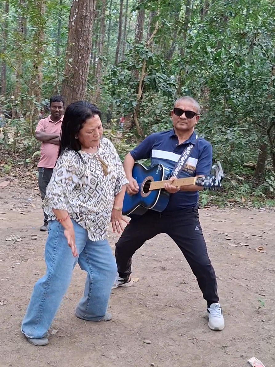 Mero didi venaju ko Dance kasto lagyo ? vannus hai ❤️ @Kusum @Melina Shrestha  #biratnagarsanjay #picnic #fyp #foryoupage #justforfun #tiktok #funny #