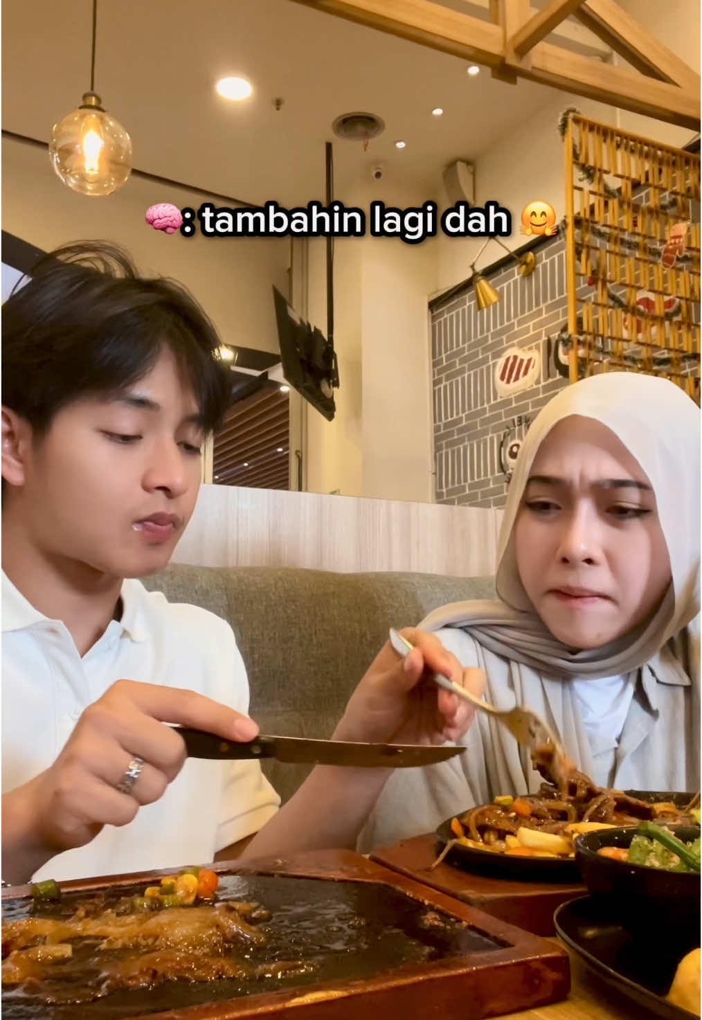 Bahkan aku rela gak makan sama sekali demi liat kamu bahagia 🥰