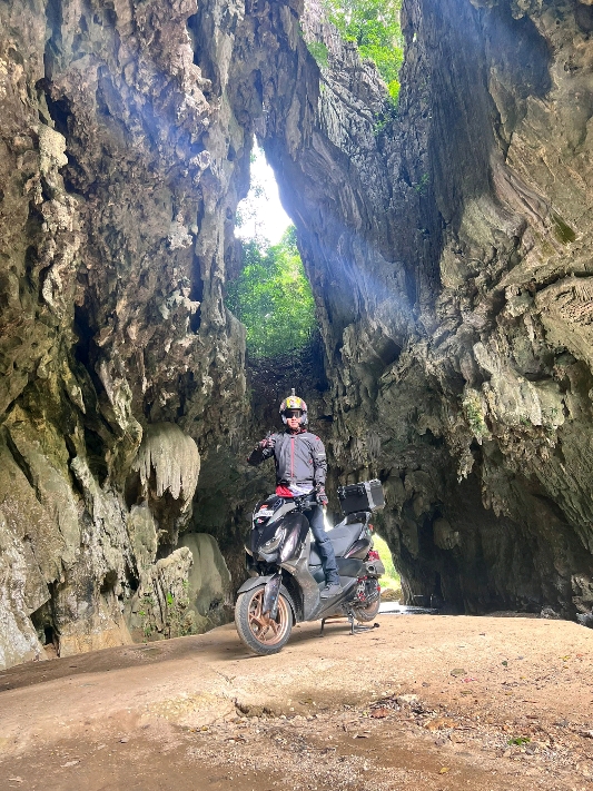 Pitstop at tham kraseang cave