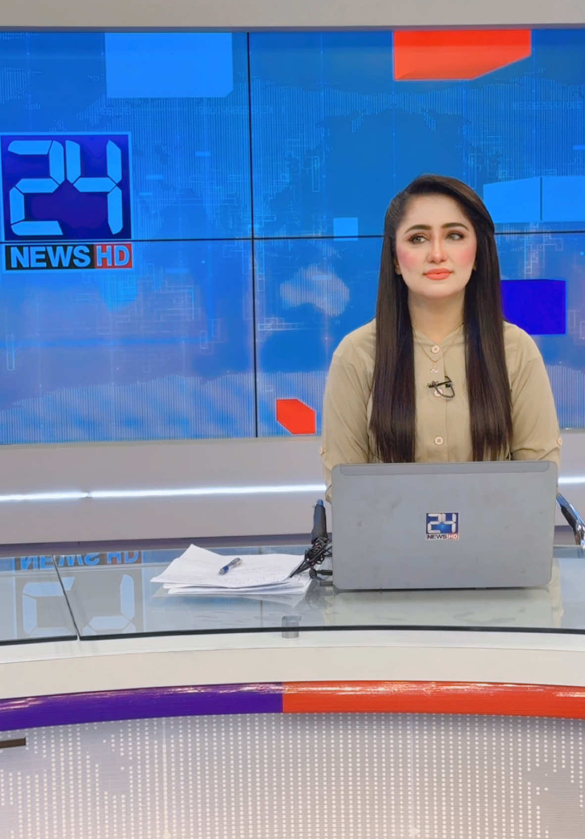 🙂 #mehreeniftikhar #pakistan #alhamdulillah❤️ #mehreen #foryou #anchorlife ##anchor #fyp #24news #24newshd 