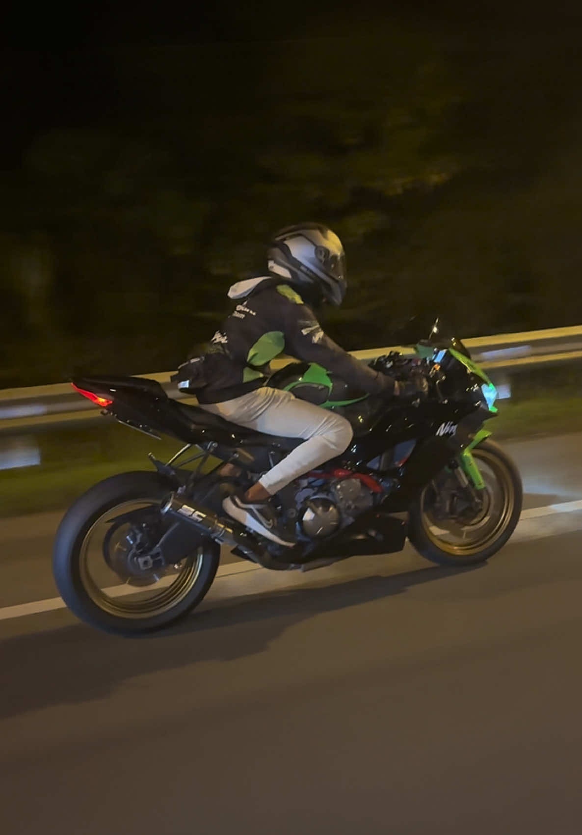 Night mode 🌙 #kawasaki #ninja #zx6r #636 #bigbike #biker #กระบี่ #เด็กใต้ป้ายกระบี่ #สตอรี่ #ฟีดดดシ 