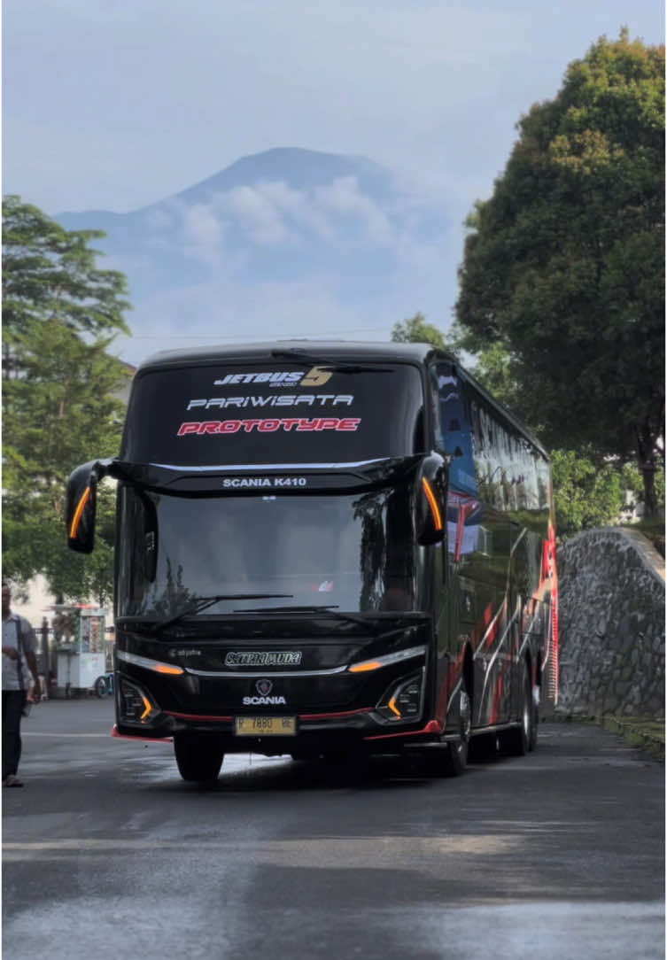 Tidak perlu bersinar, langitpun tau siapa bintangnya🙌🏼 #satriamudatransport #bgsgroup #scaniak410 #jetbus5 #videobis #fypシ゚viral #berandatiktok #fouryoupage #trendingtiktok #bispariwisata #purwokertokeren @𝟏𝐍𝐙_𝐎𝐥𝐞𝐧𝐠 