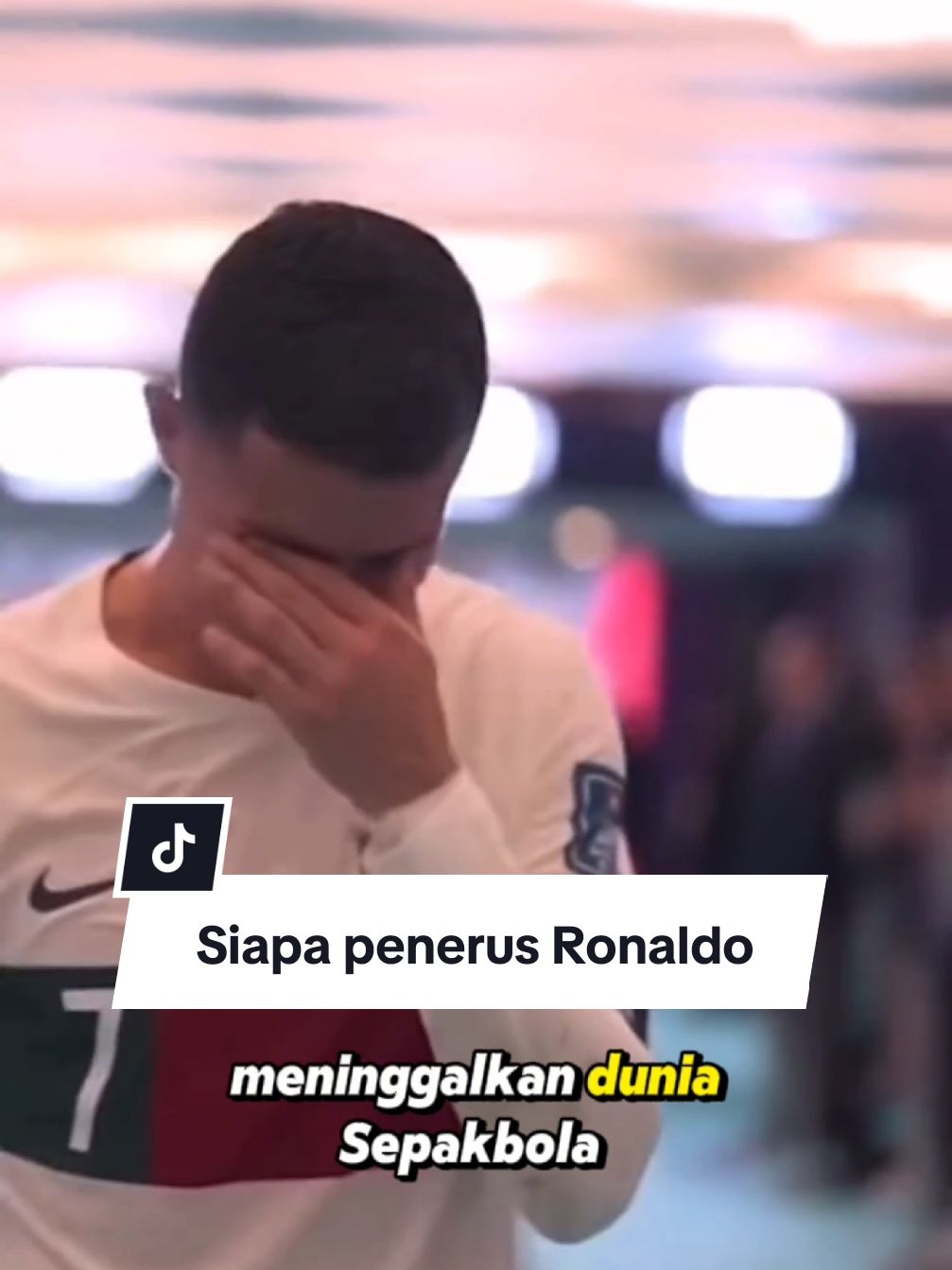 Siapa Penerus Cristiano Ronaldo? #infobola #beritabola #cr7 #cristianoronaldo #ronaldo #mbappe #haaland 